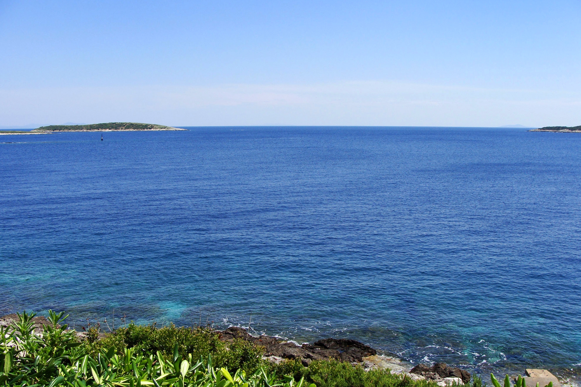 One bedroom apartment near beach Milna, Vis  A-b