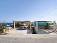 Parking lot Milna, Vis, Parking lot 2461 - Apartments near sea with rocky beach.