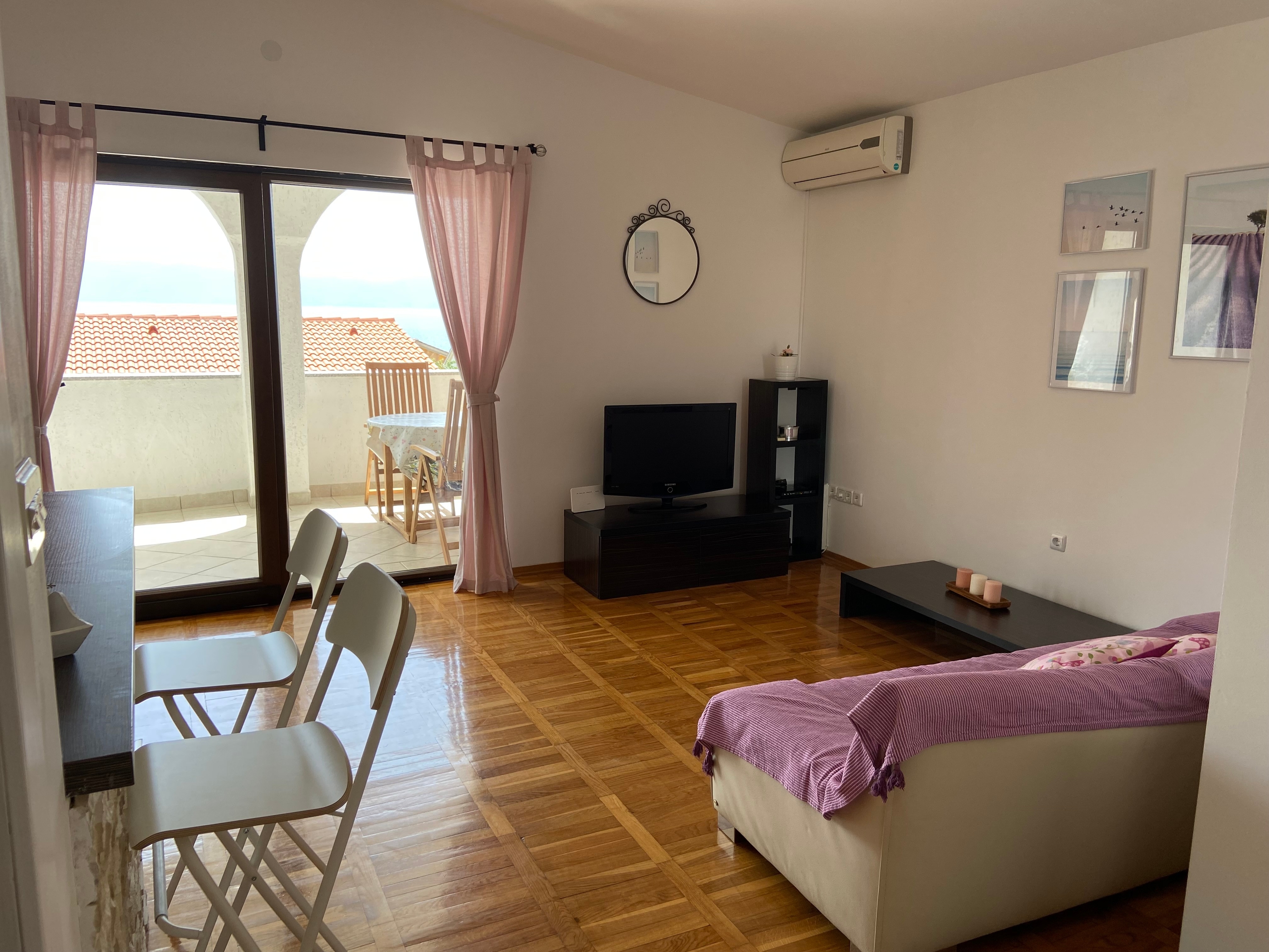 Two bedroom apartment with terrace and sea view Pinezići, Krk (A-24610-a) Two bedroom apartment with terrace and sea view Pinezići, Krk (A-24610-a)