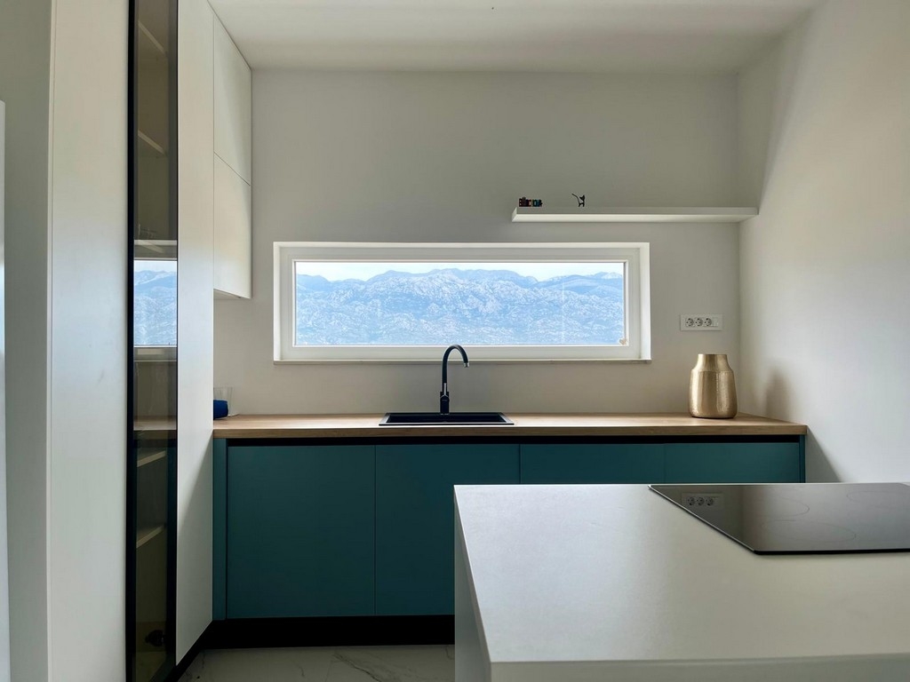 Four-bedroom house with terrace and sea view Ražanac, Zadar  K