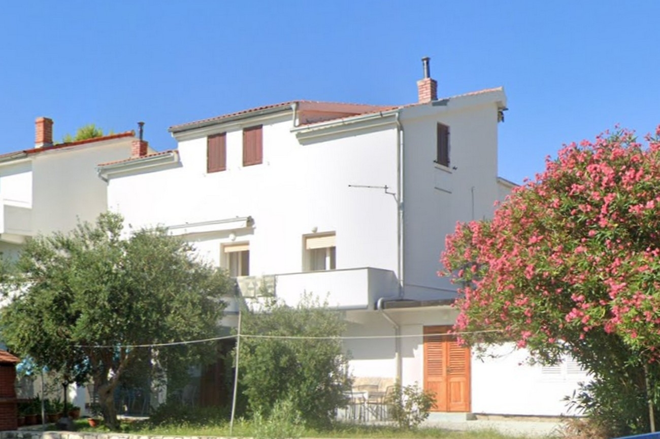 Štirisobna hiša Z balkonom Banjol, Rab  K