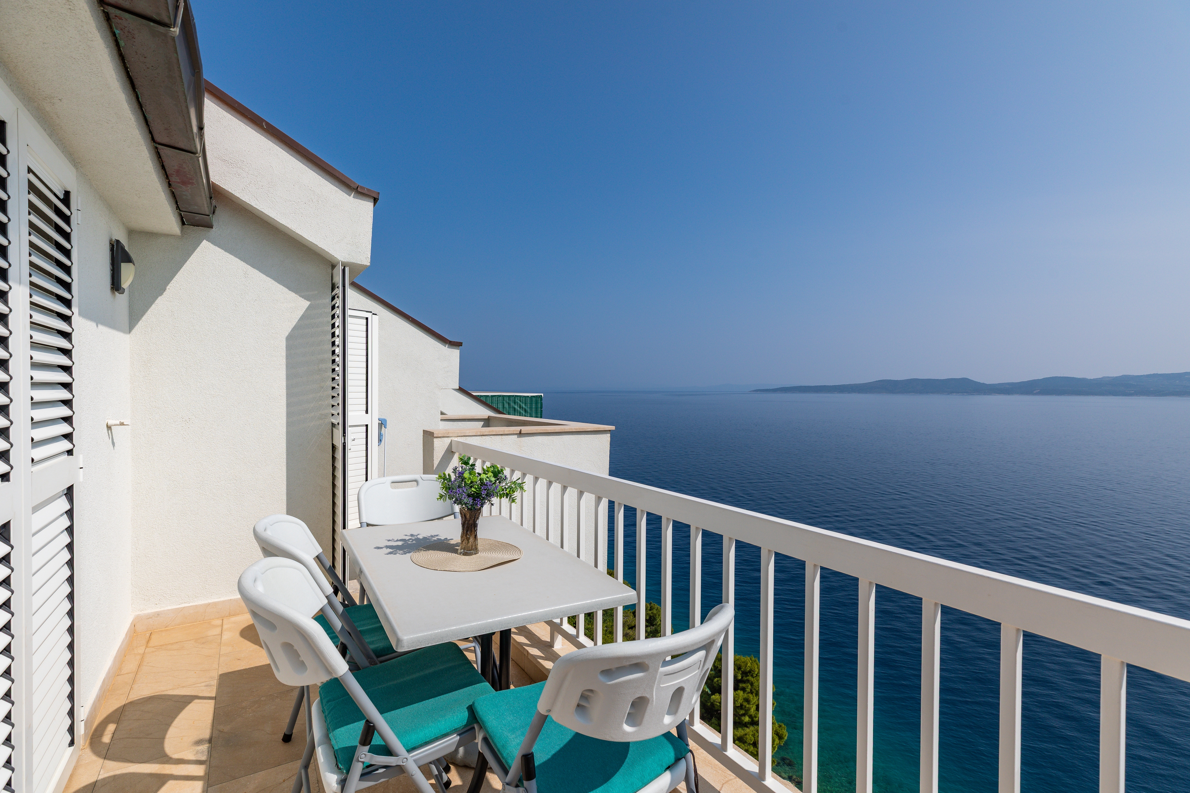Appartement de deux chambres prés de la plage Baie Pisak - Vrulja, Omis (A-24622-a)