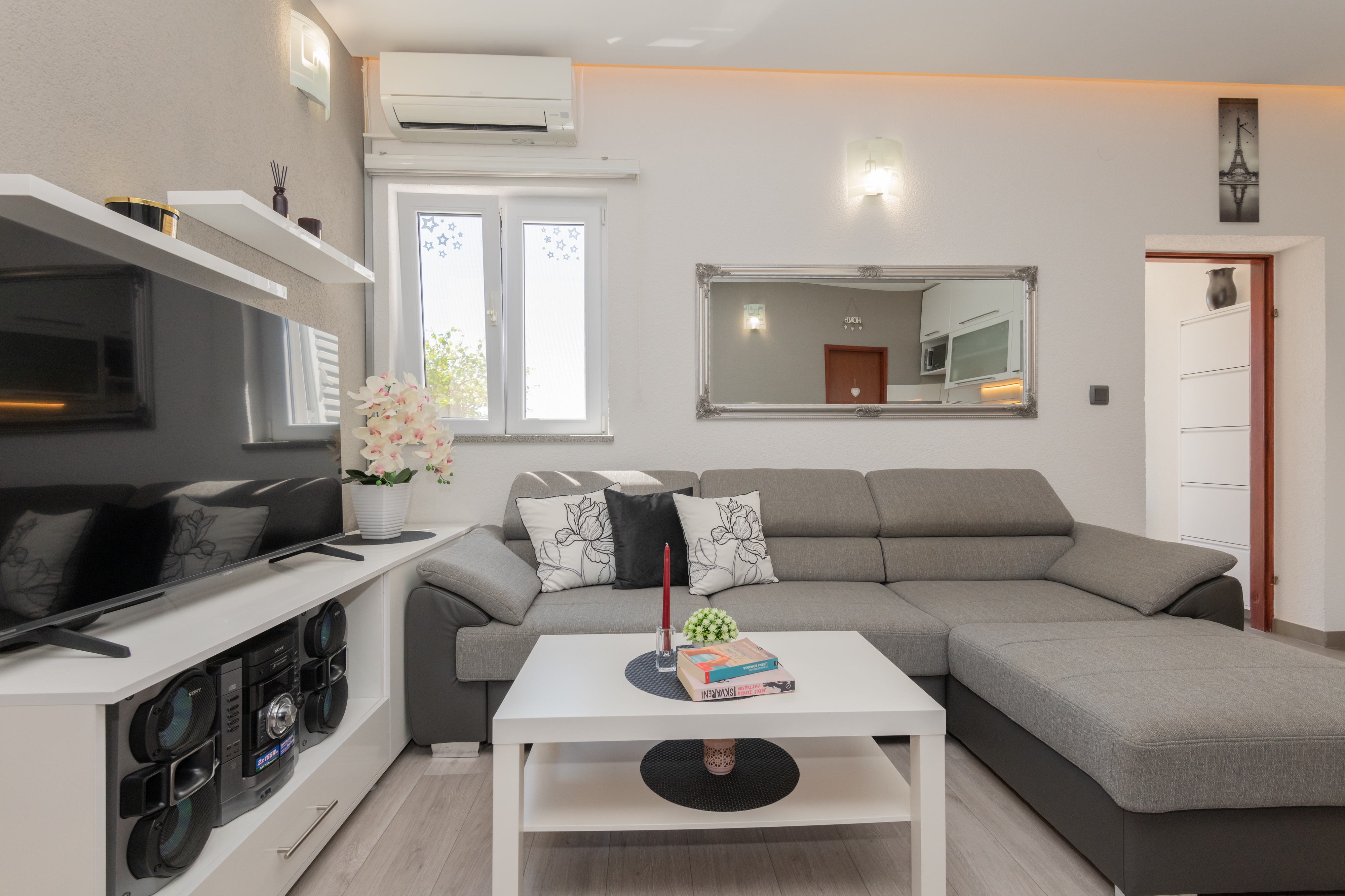 One bedroom apartment with air-conditioning Split (A-24631-a) One bedroom apartment with air-conditioning Split (A-24631-a)