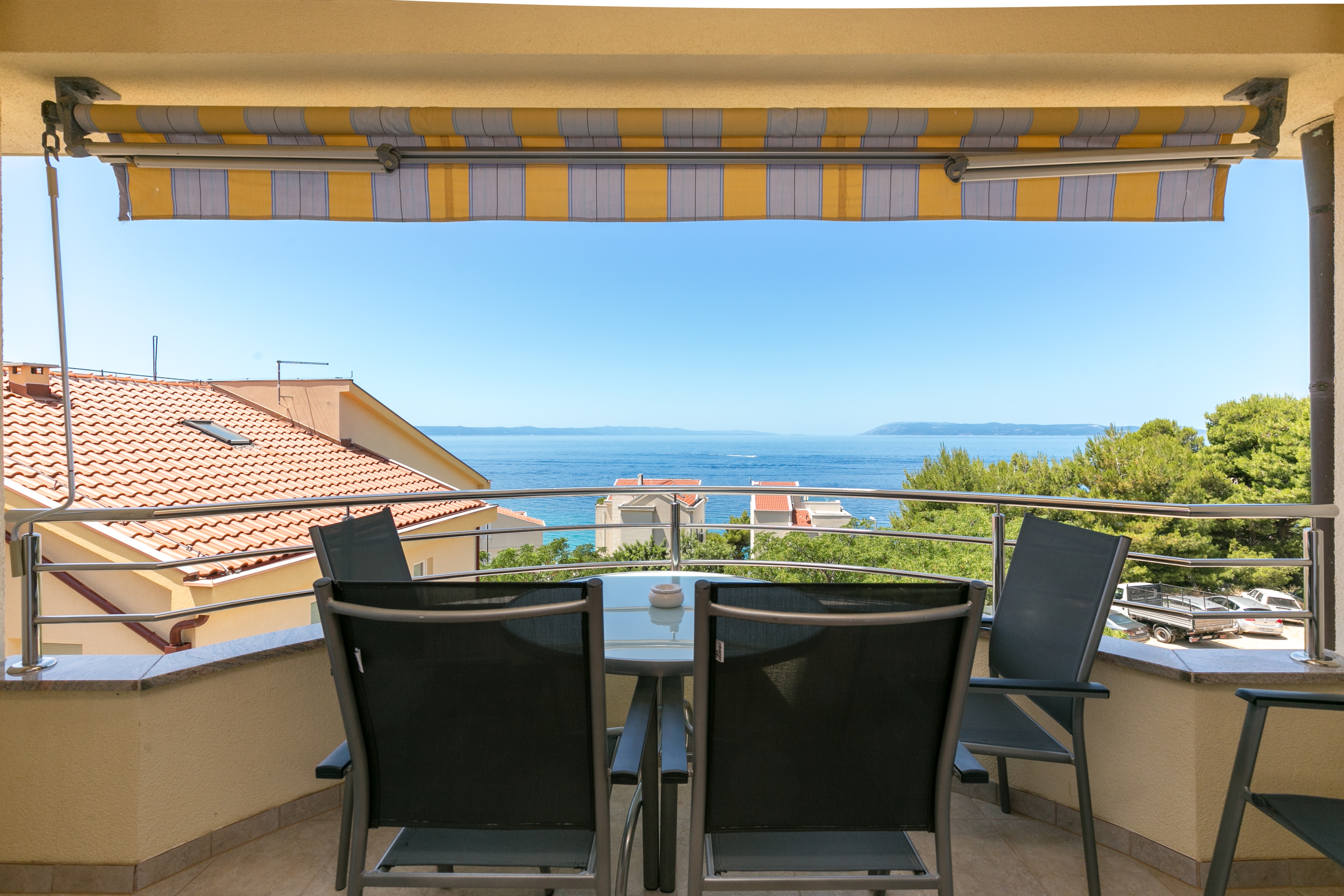 Jednosobni apartman s balkonom i pogledom na more Tučepi, Makarska  A-b