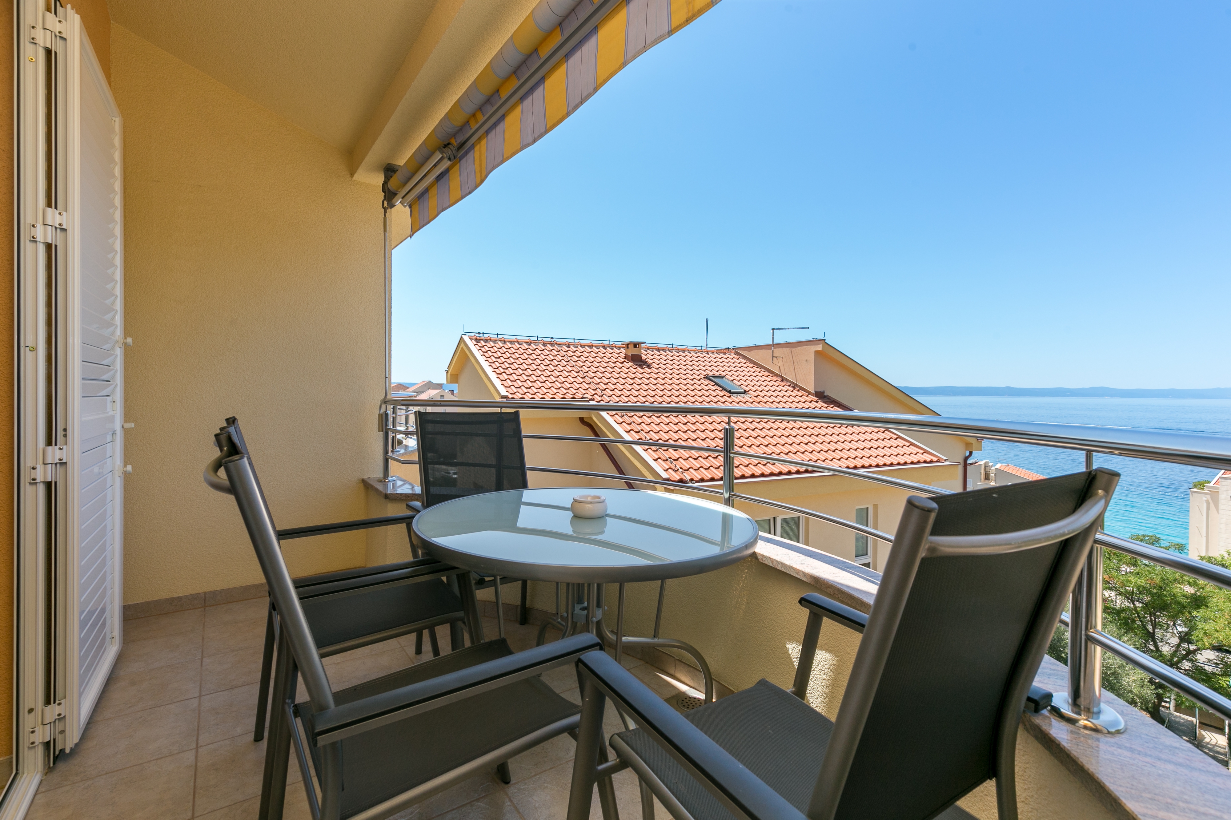 One bedroom apartment with balcony and sea view Tučepi, Makarska (A-24643-b) One bedroom apartment with balcony and sea view Tučepi, Makarska (A-24643-b)