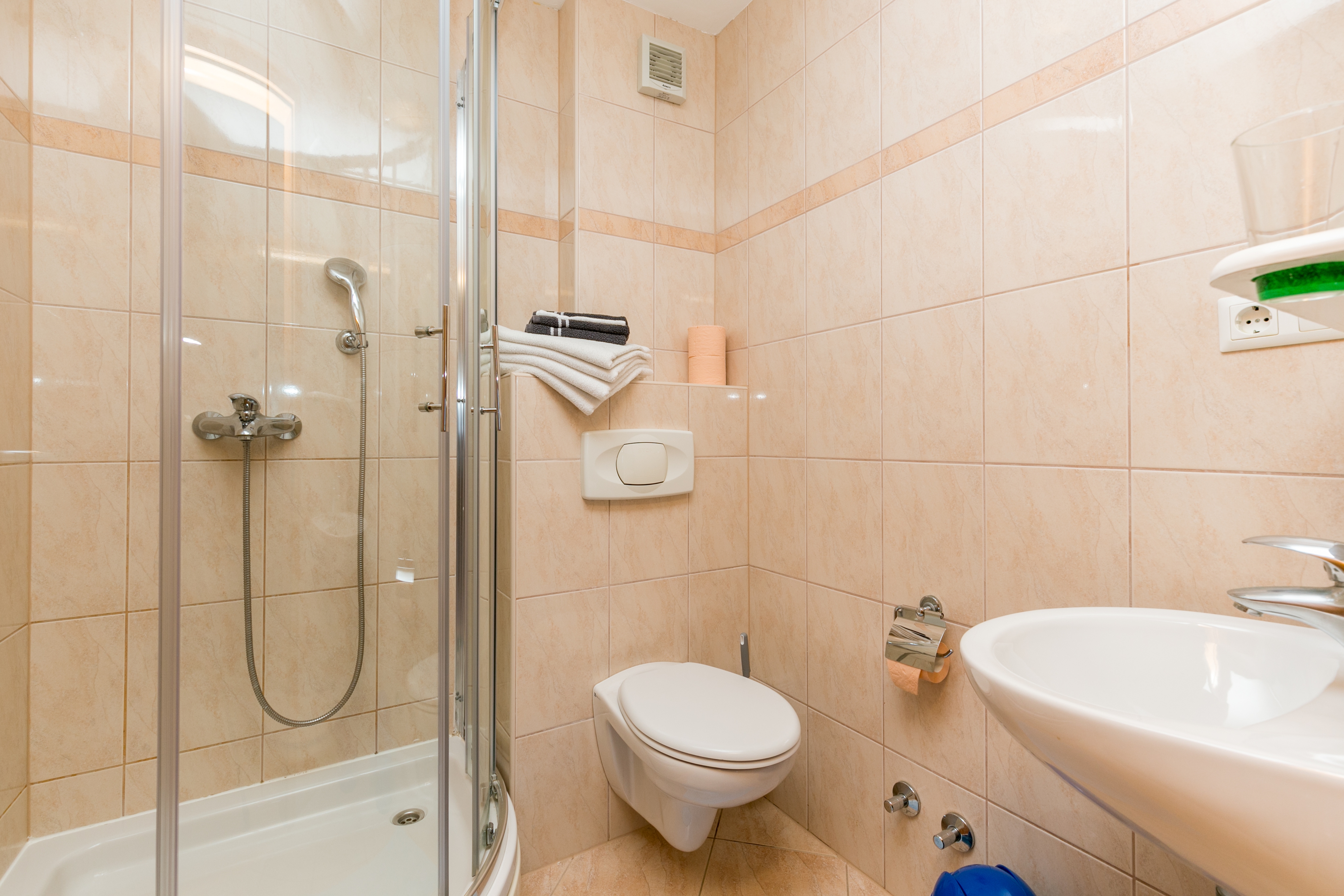 Jednosobni apartman s balkonom i pogledom na more Tučepi, Makarska  A-b