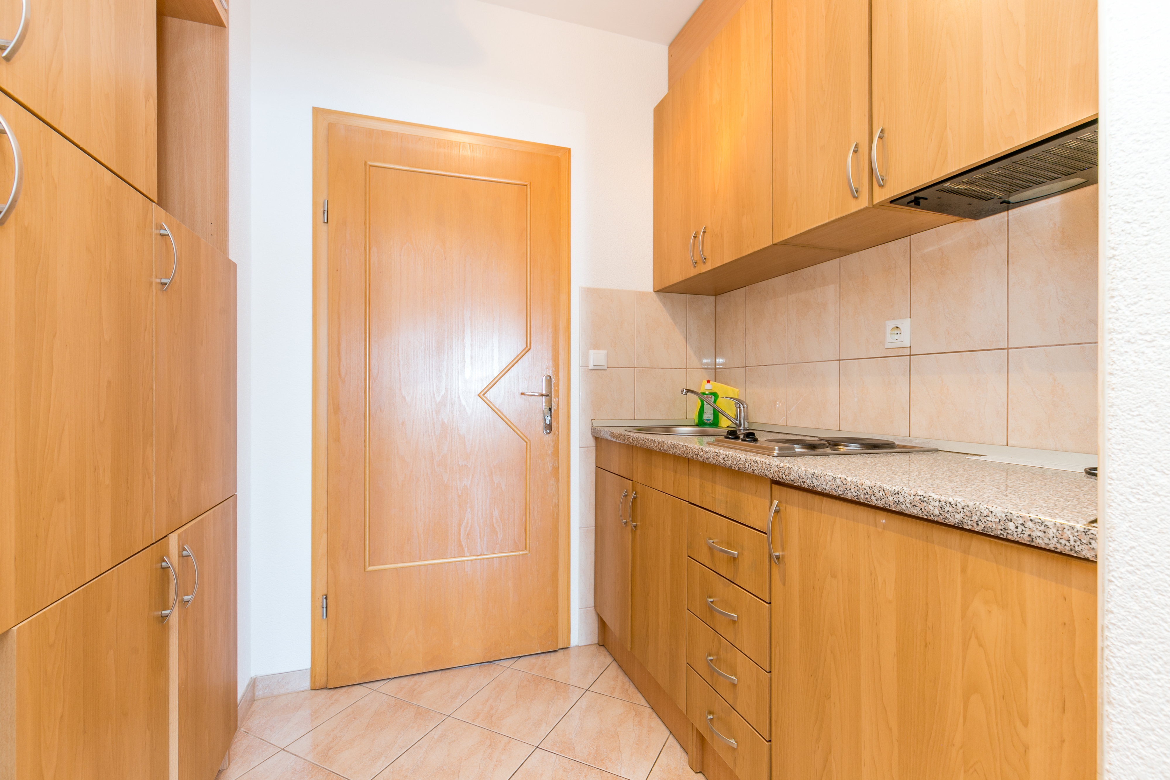 Jednosobni apartman s balkonom i pogledom na more Tučepi, Makarska  A-b