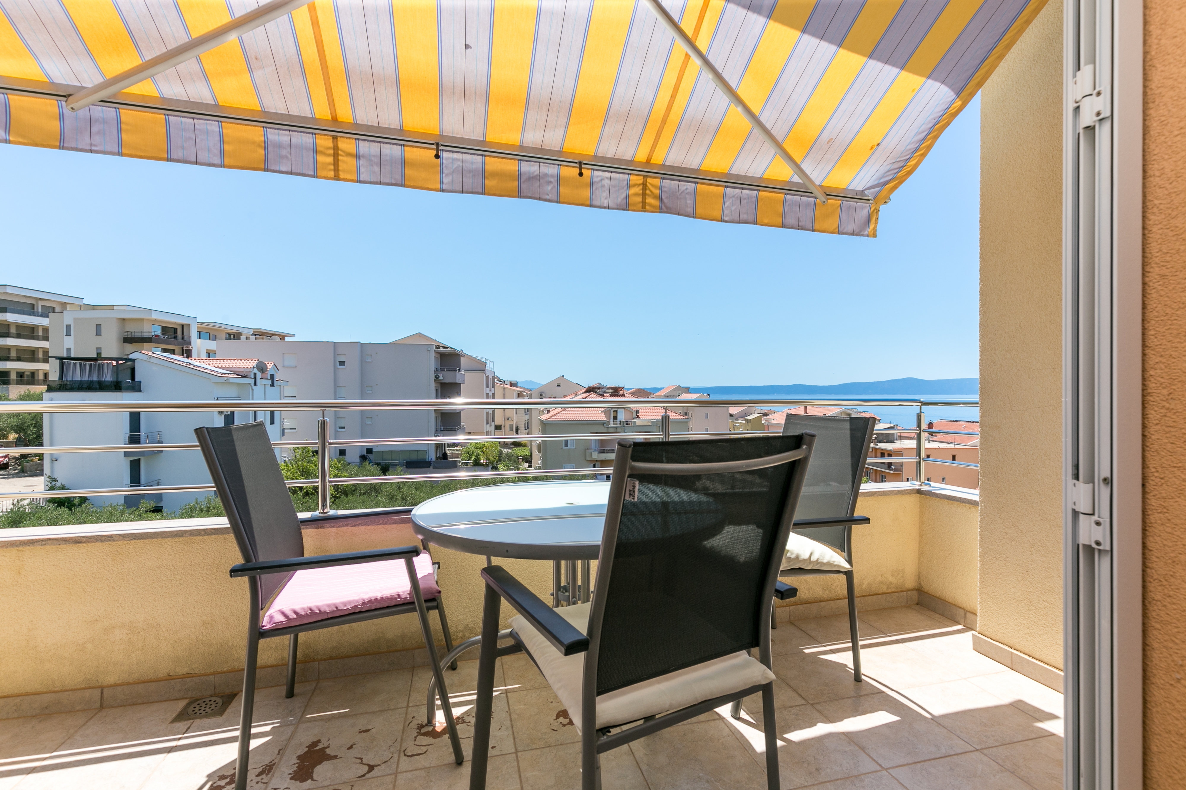 One bedroom apartment with balcony and sea view Tučepi (Makarska) (A-24643-d)