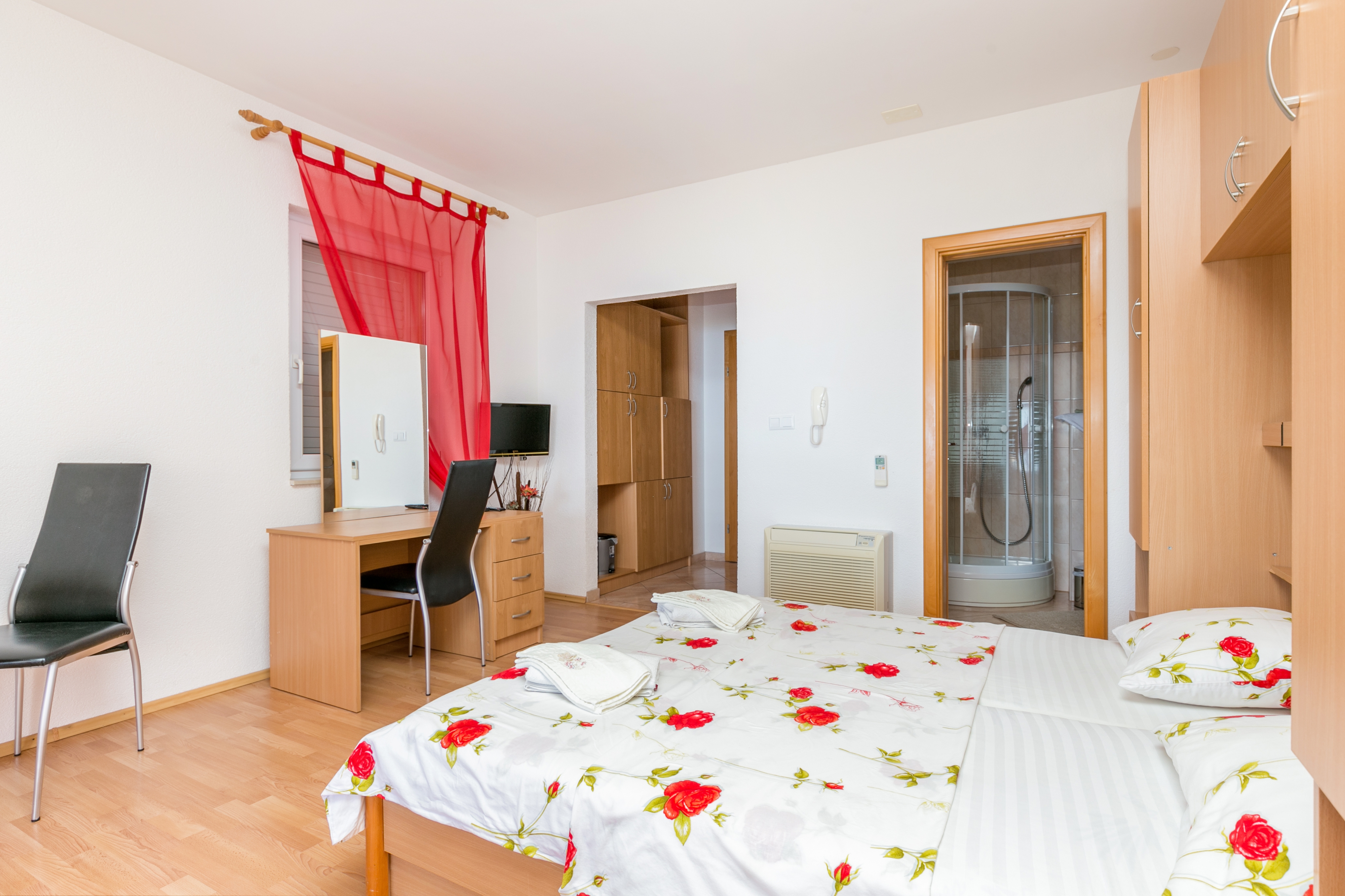 Studio flat with balcony and sea view Tučepi, Makarska (AS-24643-c) Studio flat with balcony and sea view Tučepi, Makarska (AS-24643-c)