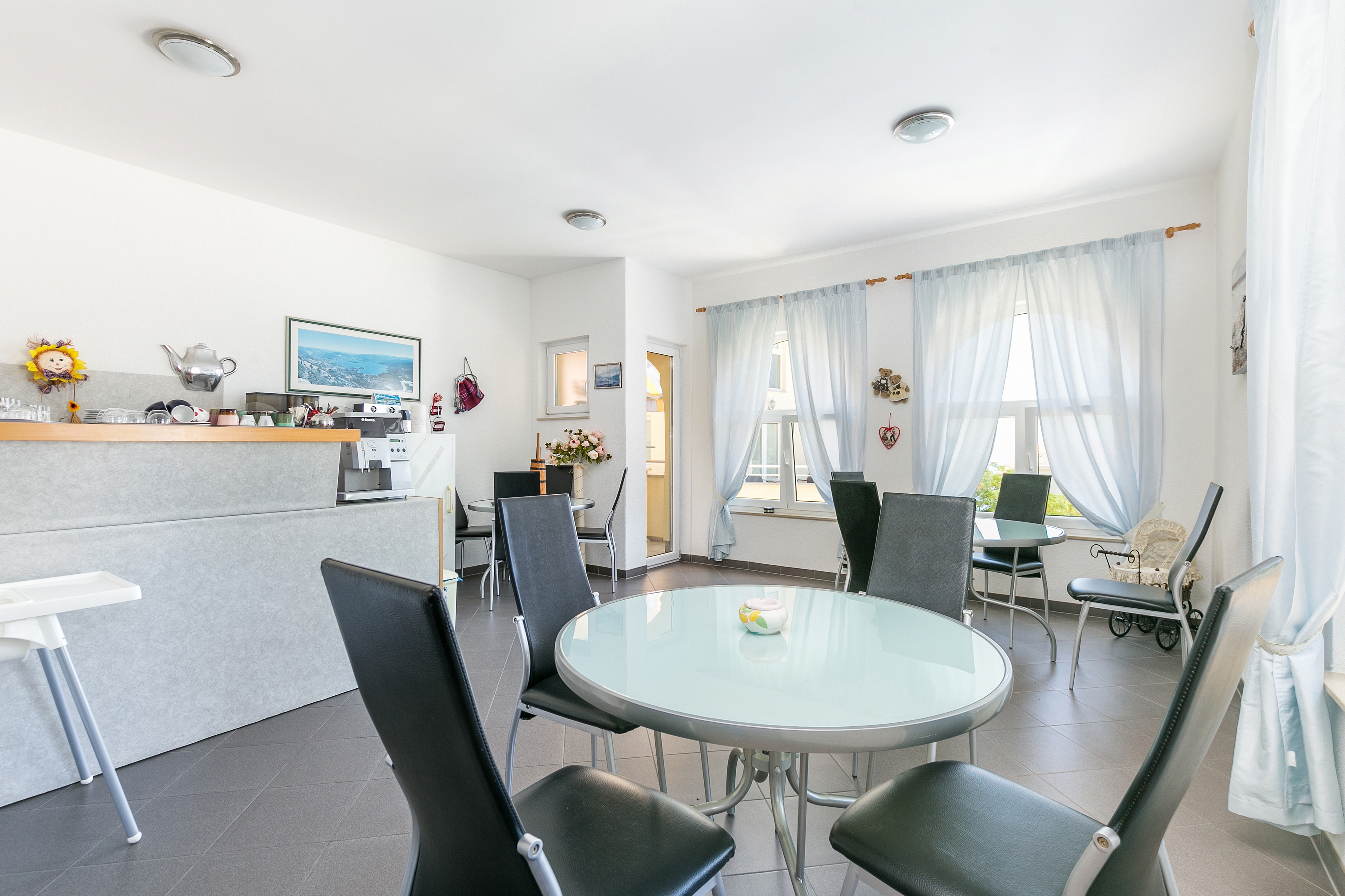 Jednosobni apartman s balkonom i pogledom na more Tučepi, Makarska  A-b