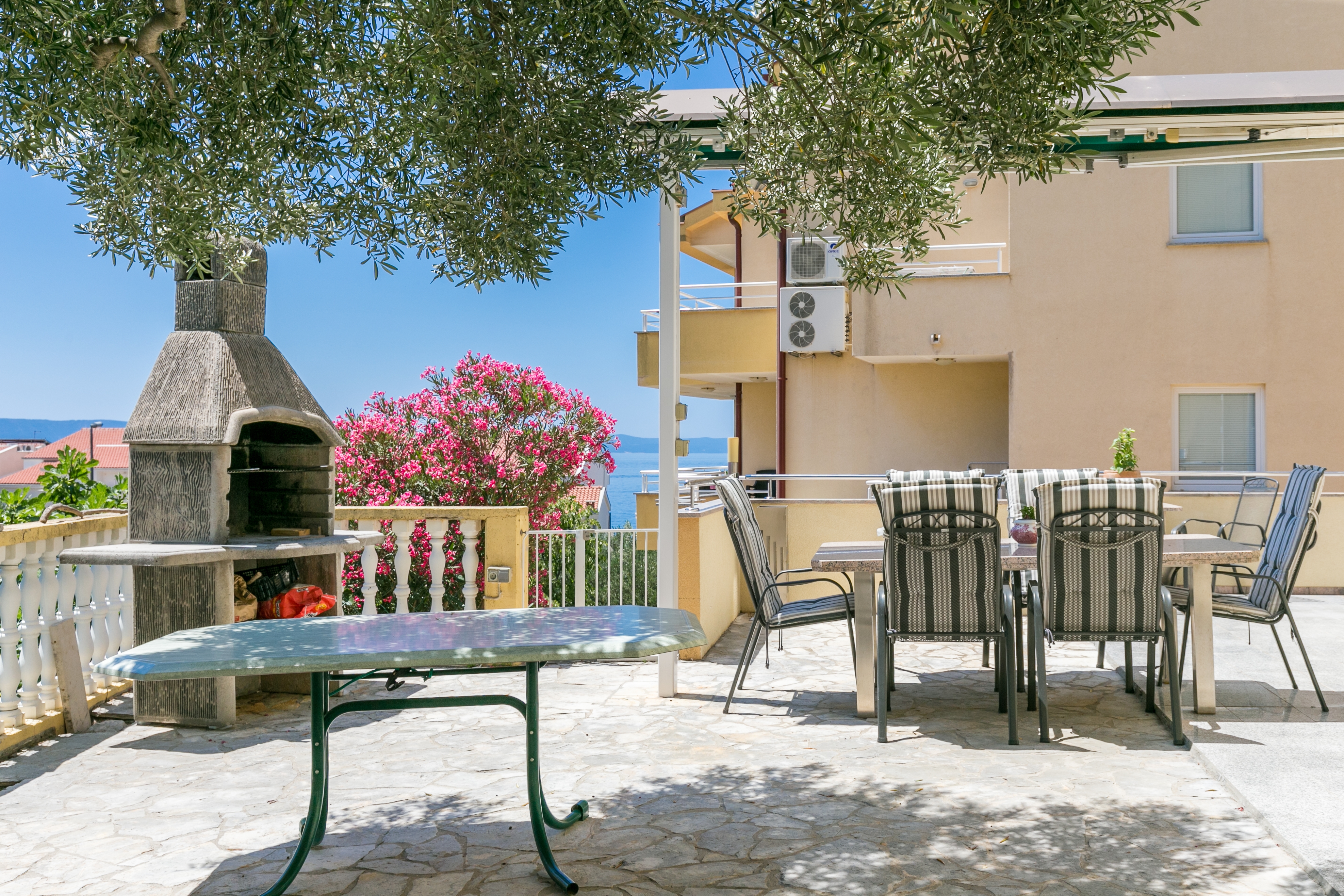 Jednosobni apartman s balkonom i pogledom na more Tučepi, Makarska  A-b