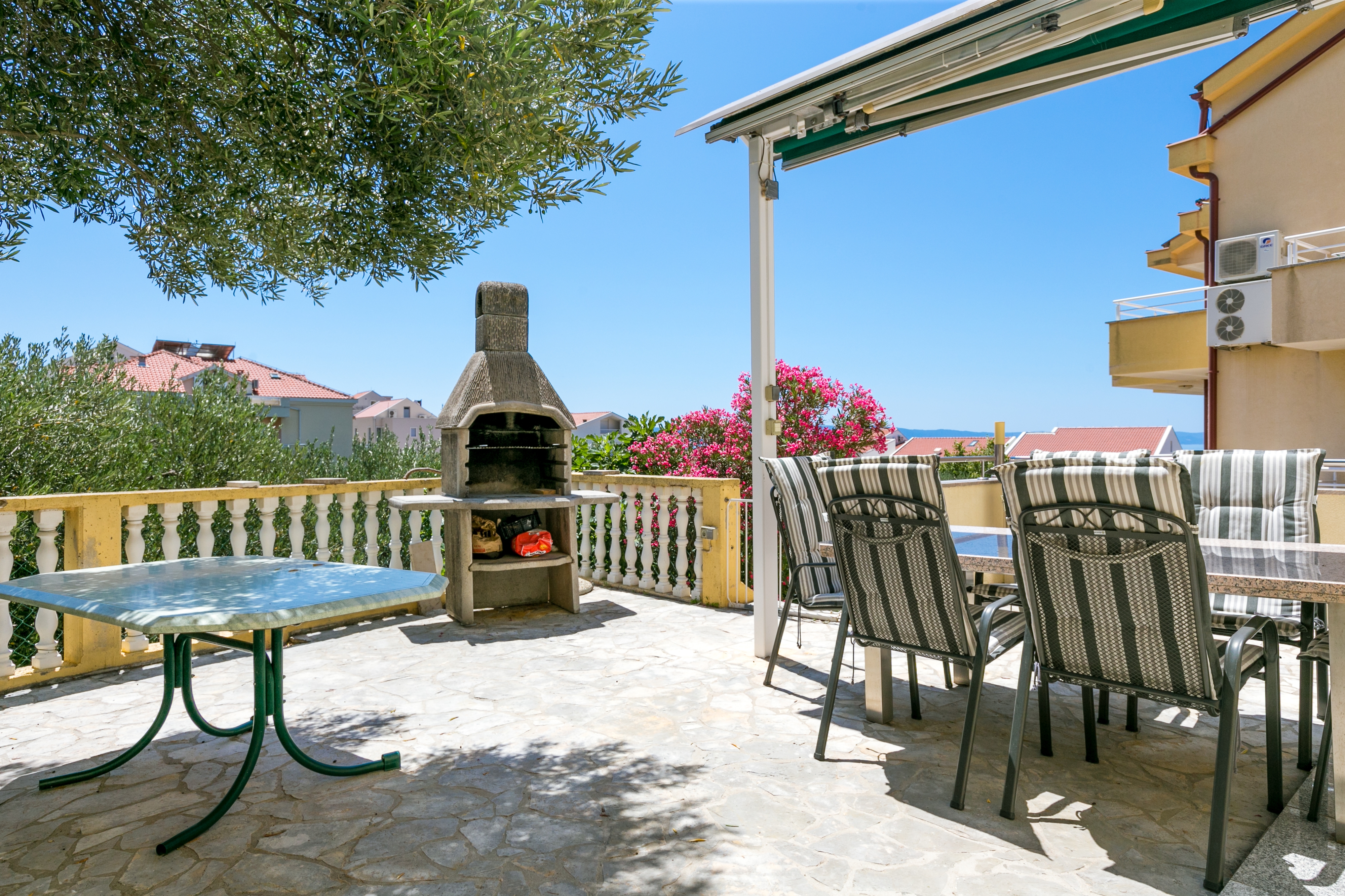 Jednosobni apartman s balkonom i pogledom na more Tučepi, Makarska  A-b