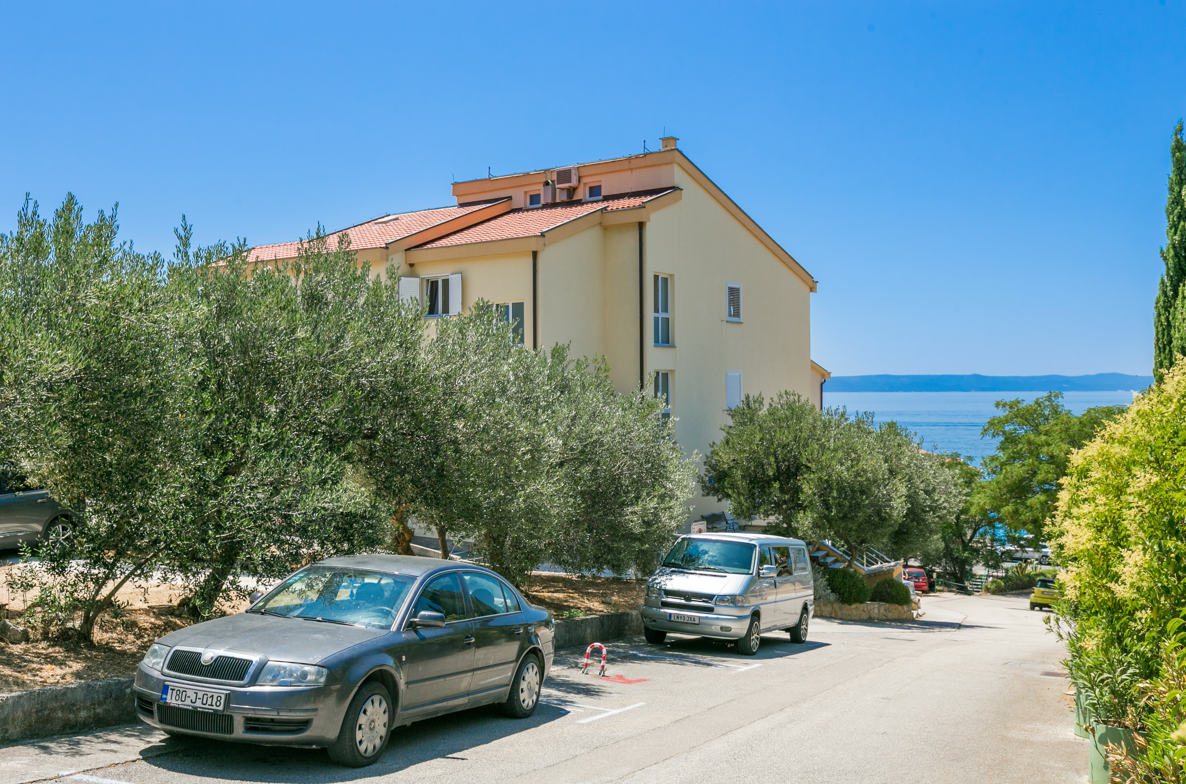Jednosobni apartman s balkonom i pogledom na more Tučepi, Makarska  A-b