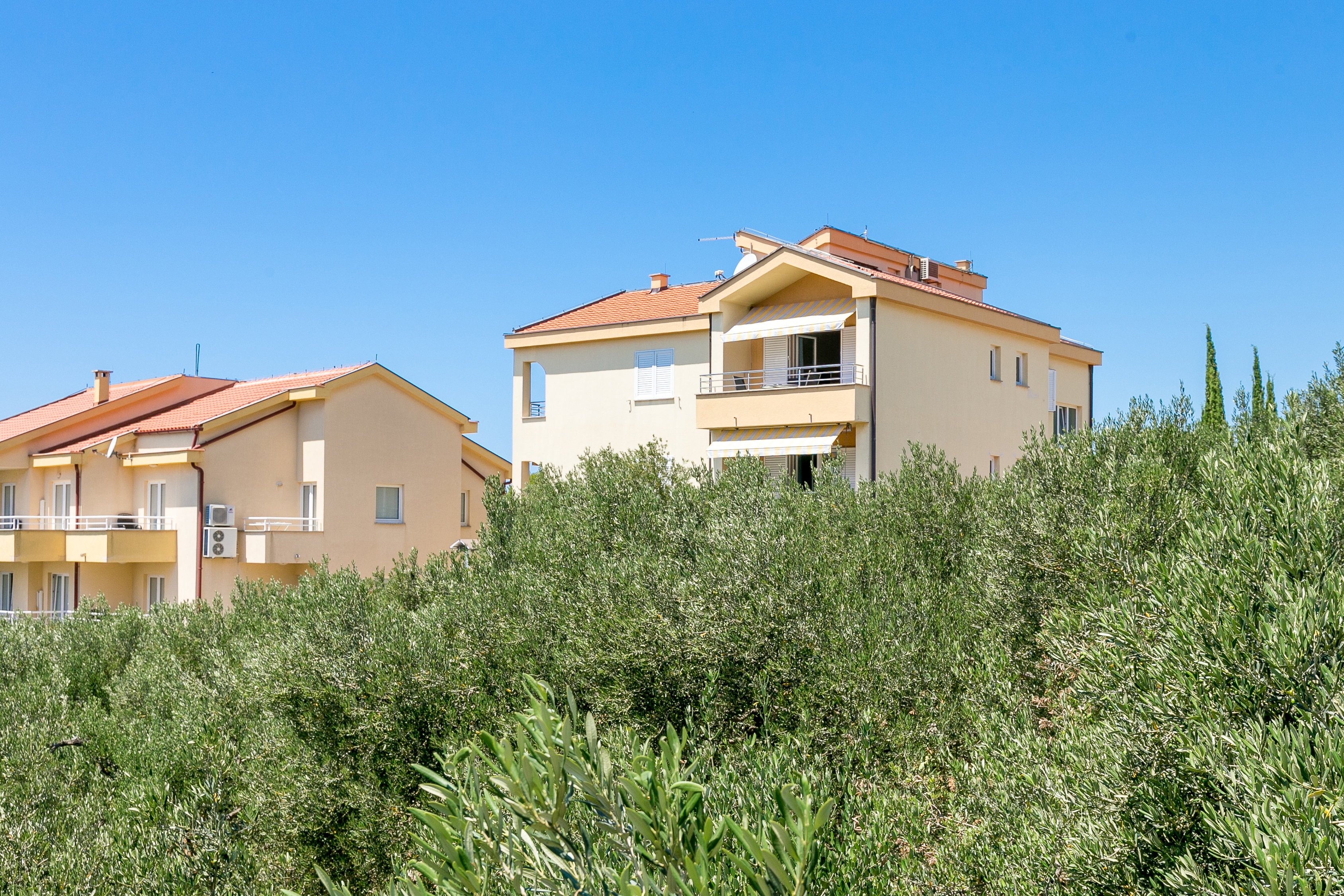 Jednosobni apartman s balkonom i pogledom na more Tučepi, Makarska  A-b