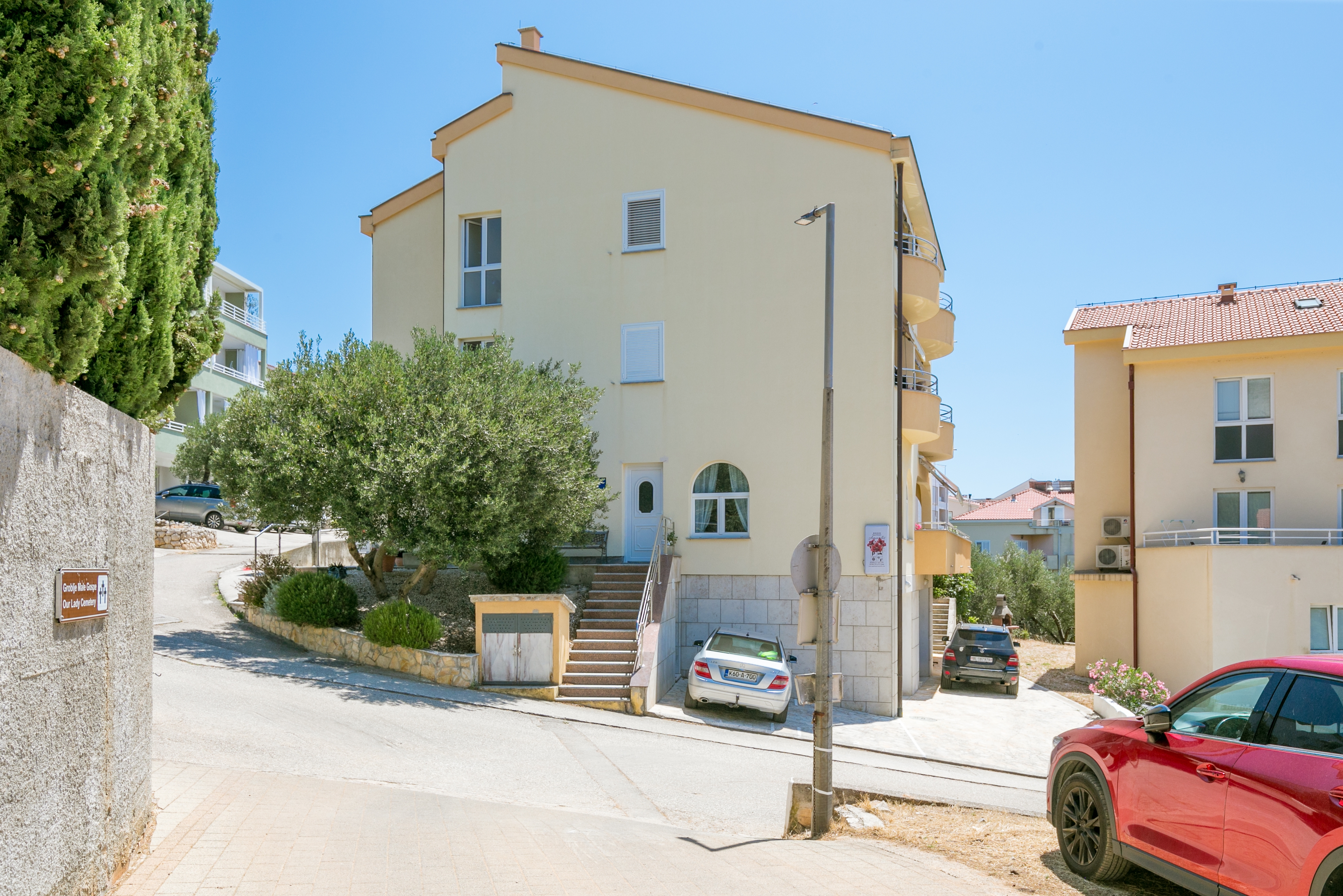 Jednosobni apartman s balkonom i pogledom na more Tučepi, Makarska  A-b