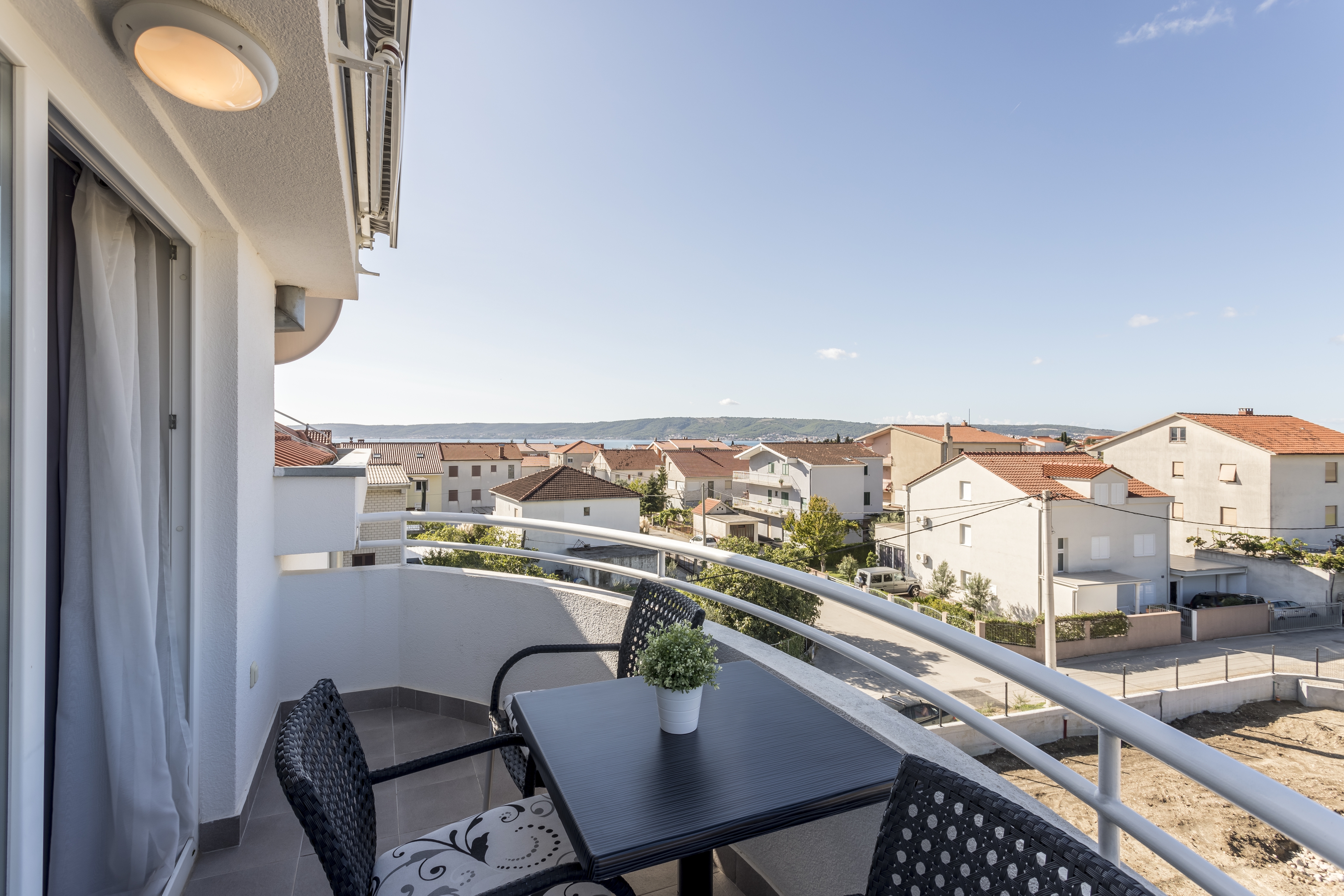 Dvosobni apartman s balkonom Kaštel Novi, Kaštela  A-a