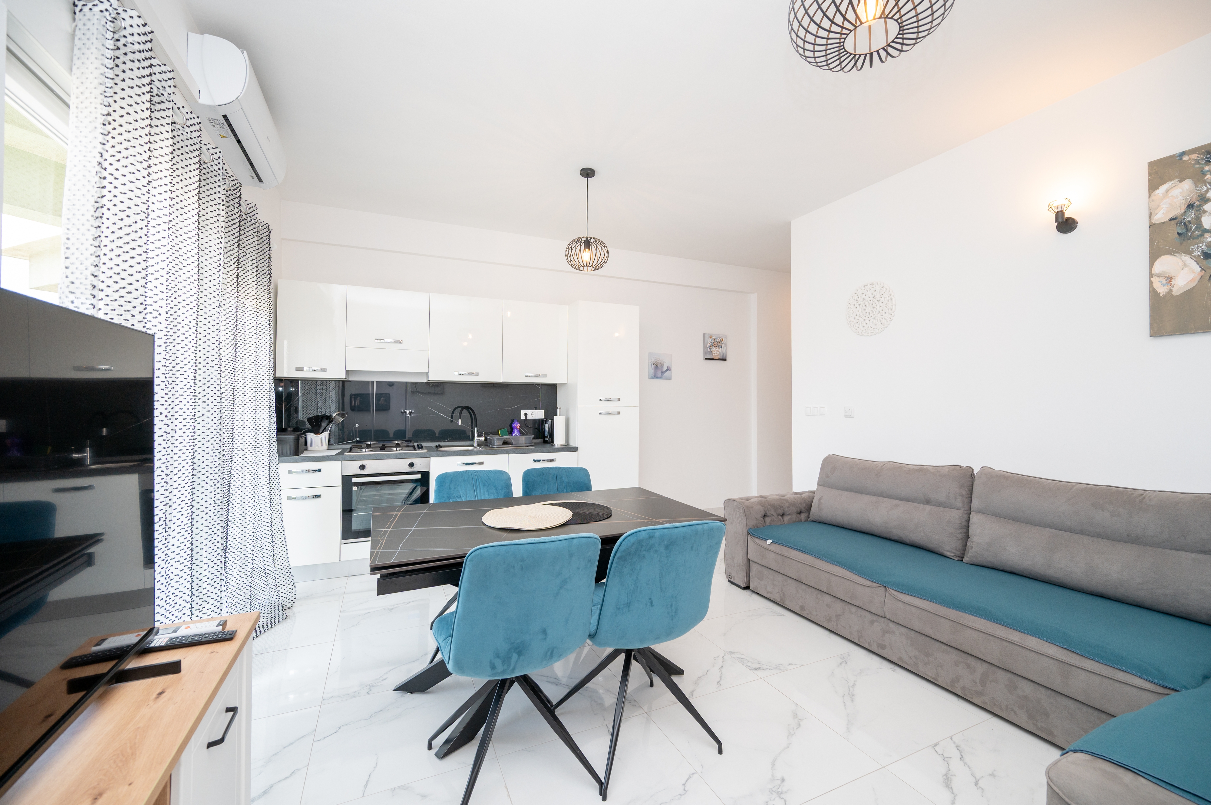 Two bedroom apartment with balcony Zadar (A-24646-b)