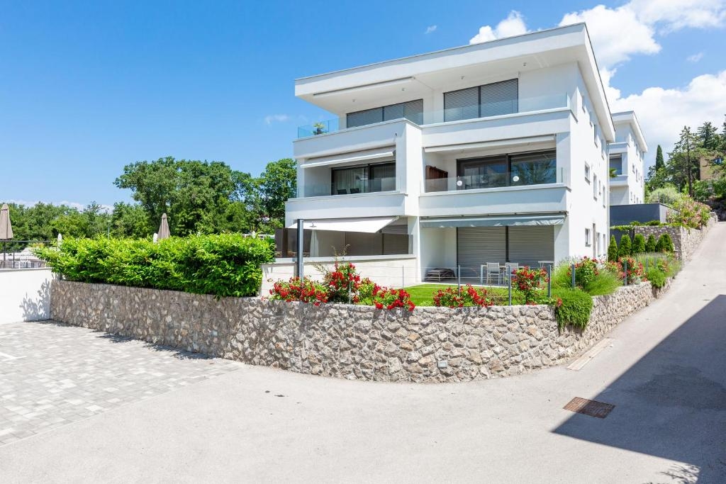 Dvosobni apartma Z balkonom in pogledom na morje Malinska, Krk  A-b