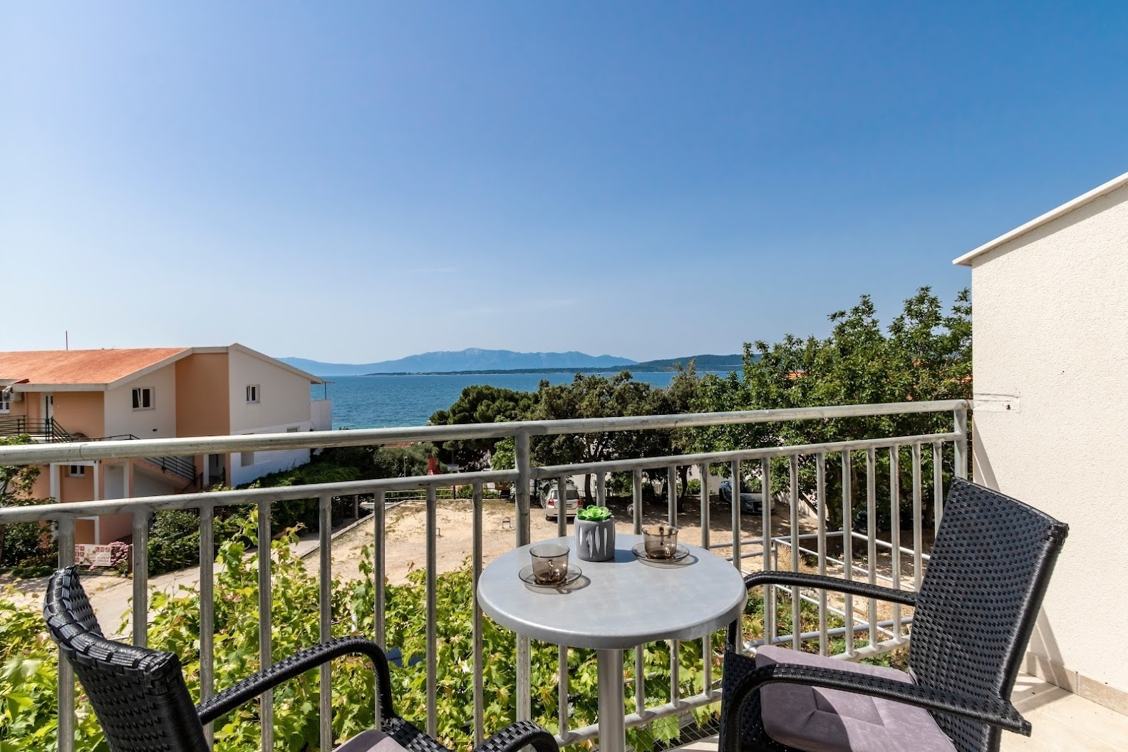 Dvosobni apartman s balkonom i pogledom na more Živogošće - Blato, Makarska  A-b