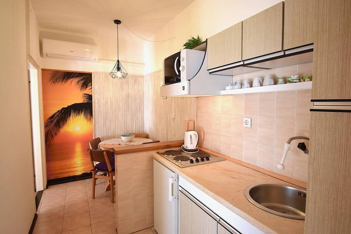 Two bedroom apartment with terrace Banjol, Rab (A-24672-a)