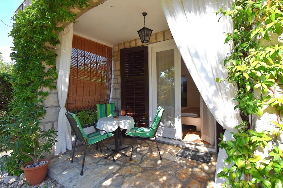 One bedroom apartment with terrace Banjol, Rab (A-24672-b) One bedroom apartment with terrace Banjol, Rab (A-24672-b)