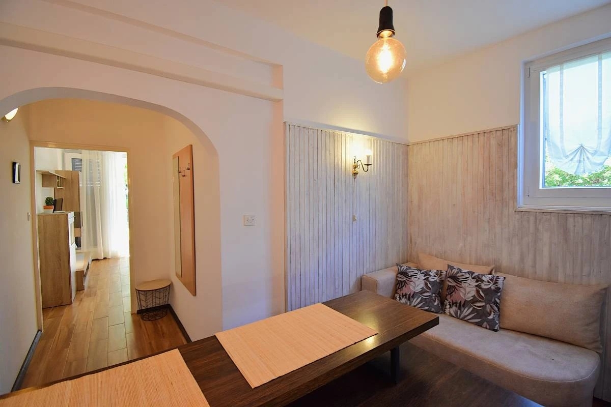 Studio flat with terrace Banjol, Rab (AS-24672-b)
