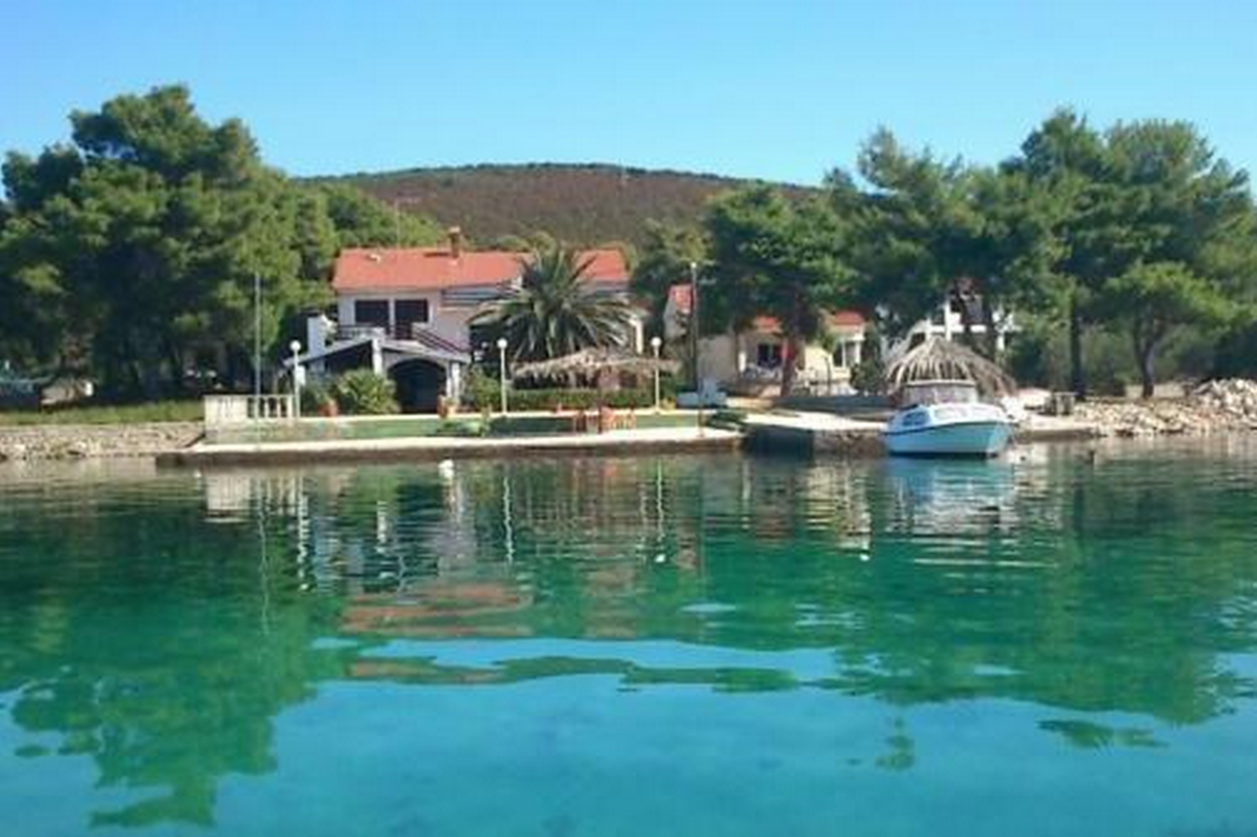 Two bedroom apartment near beach Brgulje, Molat (A-24673-a) Two bedroom apartment near beach Brgulje, Molat (A-24673-a)