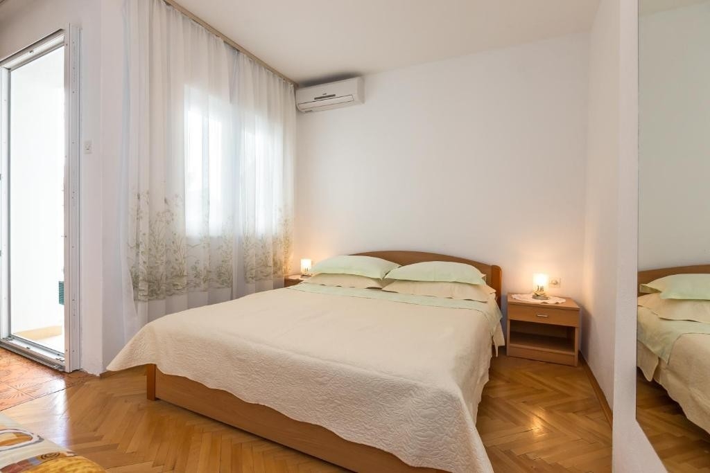 Room with balcony Tučepi, Makarska (S-24679-c) Room with balcony Tučepi, Makarska (S-24679-c)