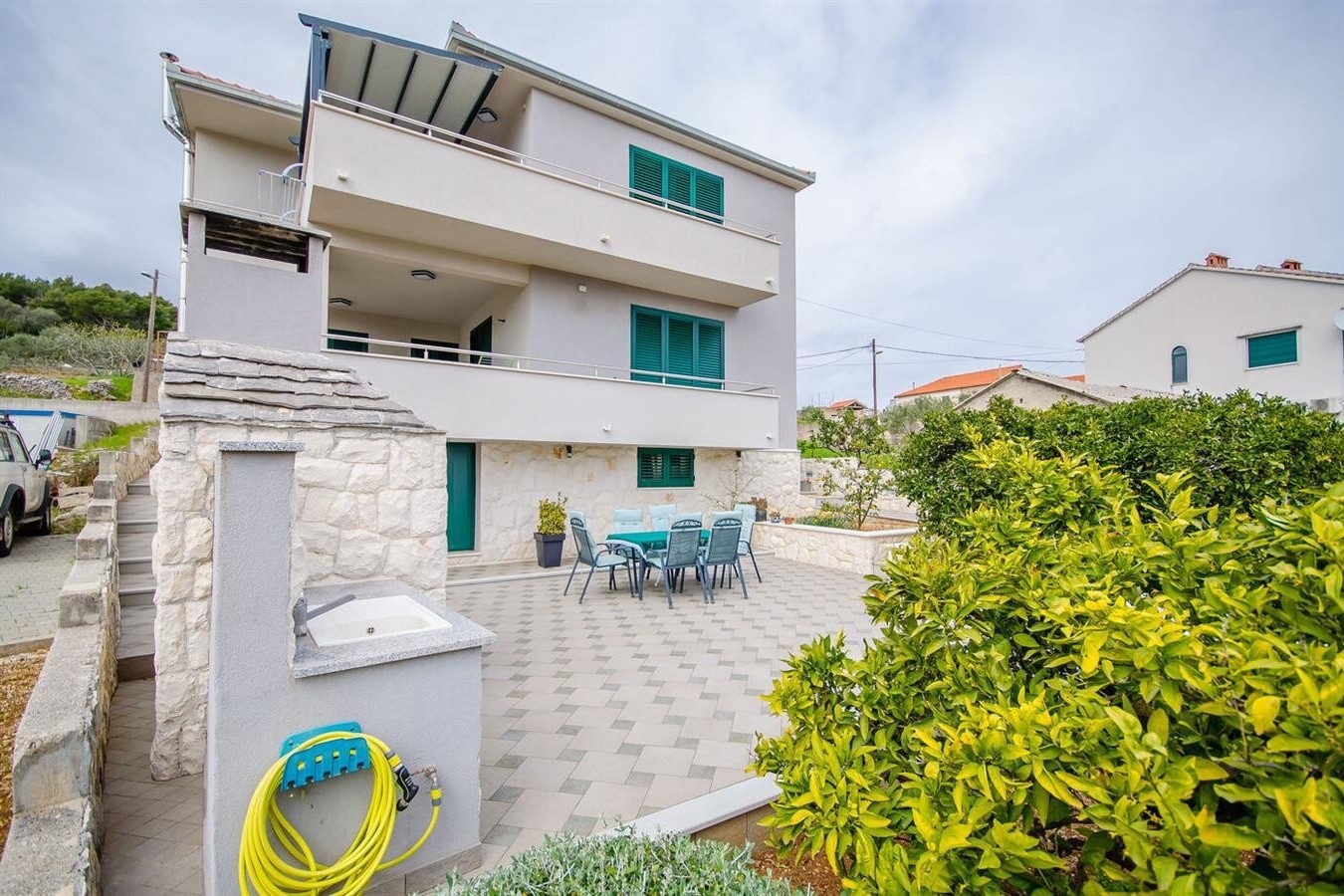 Trosoben apartma S teraso in pogledom na morje Slatine, Čiovo  A-a