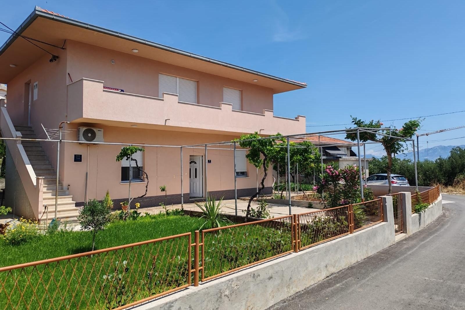 Dvosobni apartman s balkonom i pogledom na more Slatine, Čiovo  A-a