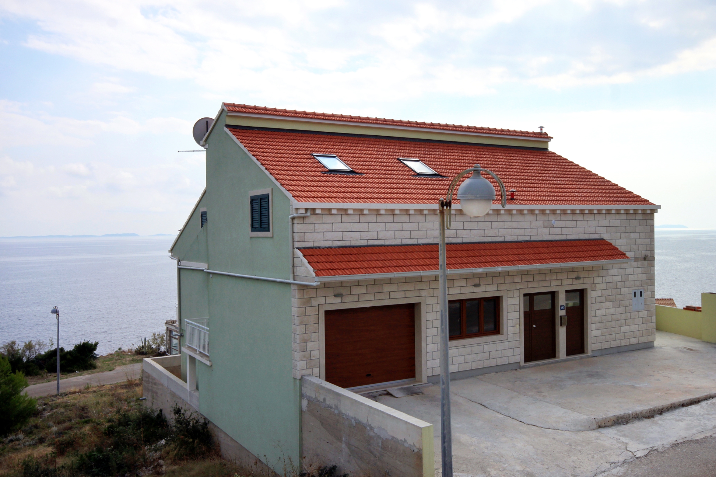 One bedroom apartment with terrace and sea view Zavalatica, Korčula  A-c