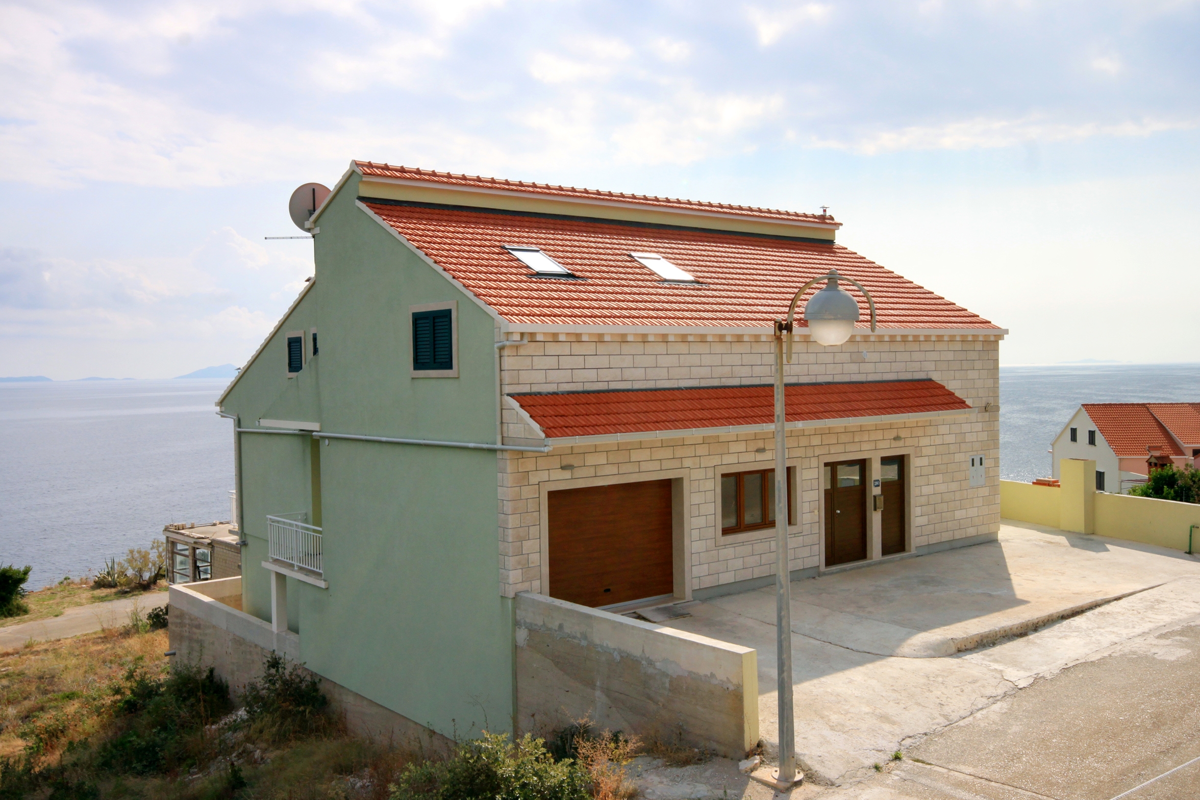 One bedroom apartment with terrace and sea view Zavalatica, Korčula  A-d