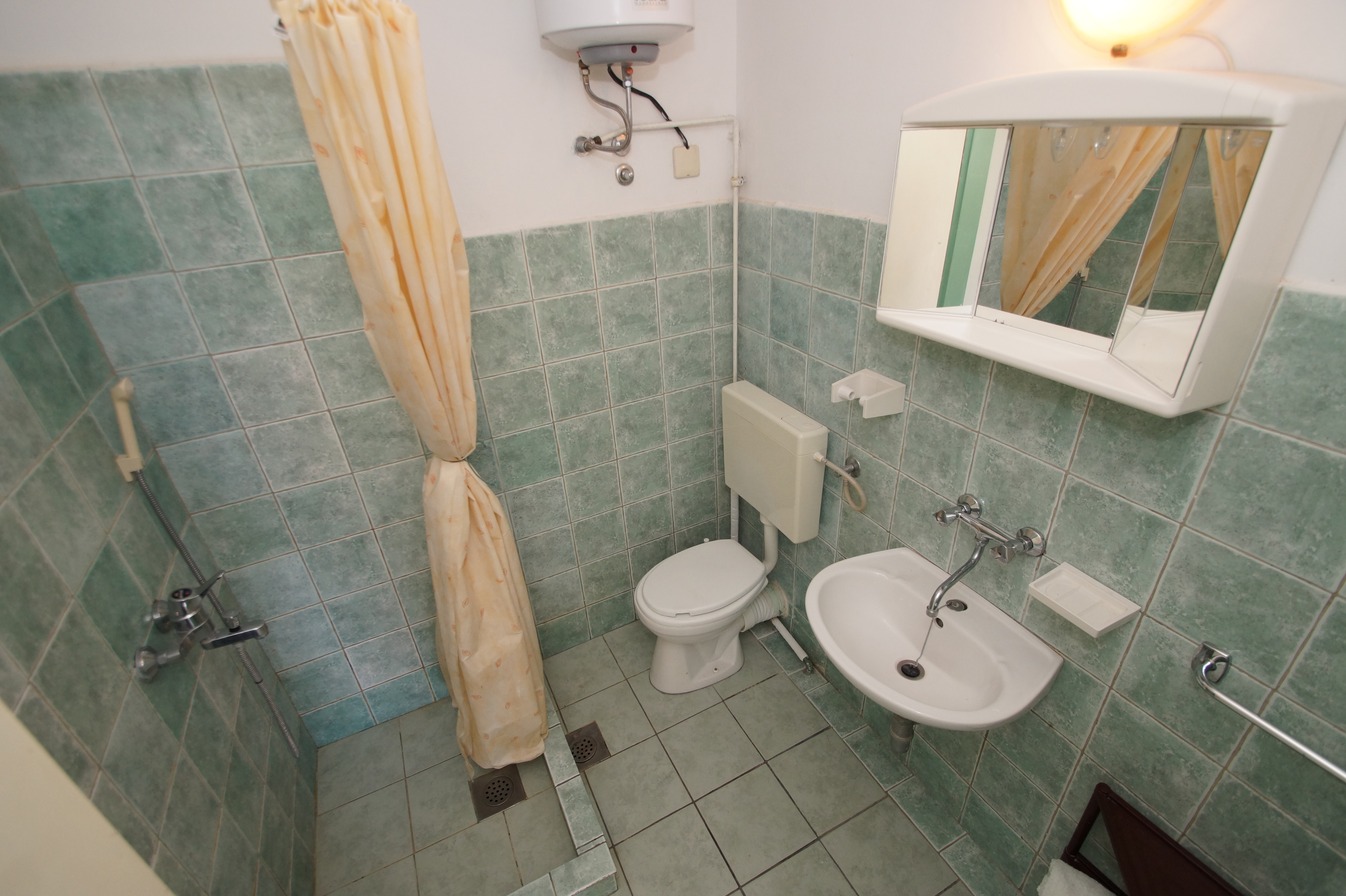 Two bedroom apartment with terrace and sea view Zavalatica, Korčula  A-e