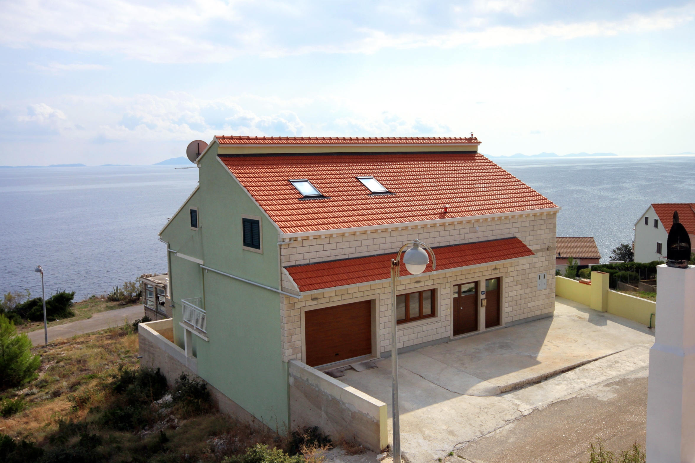 Two bedroom apartment with terrace and sea view Zavalatica, Korčula  A-e