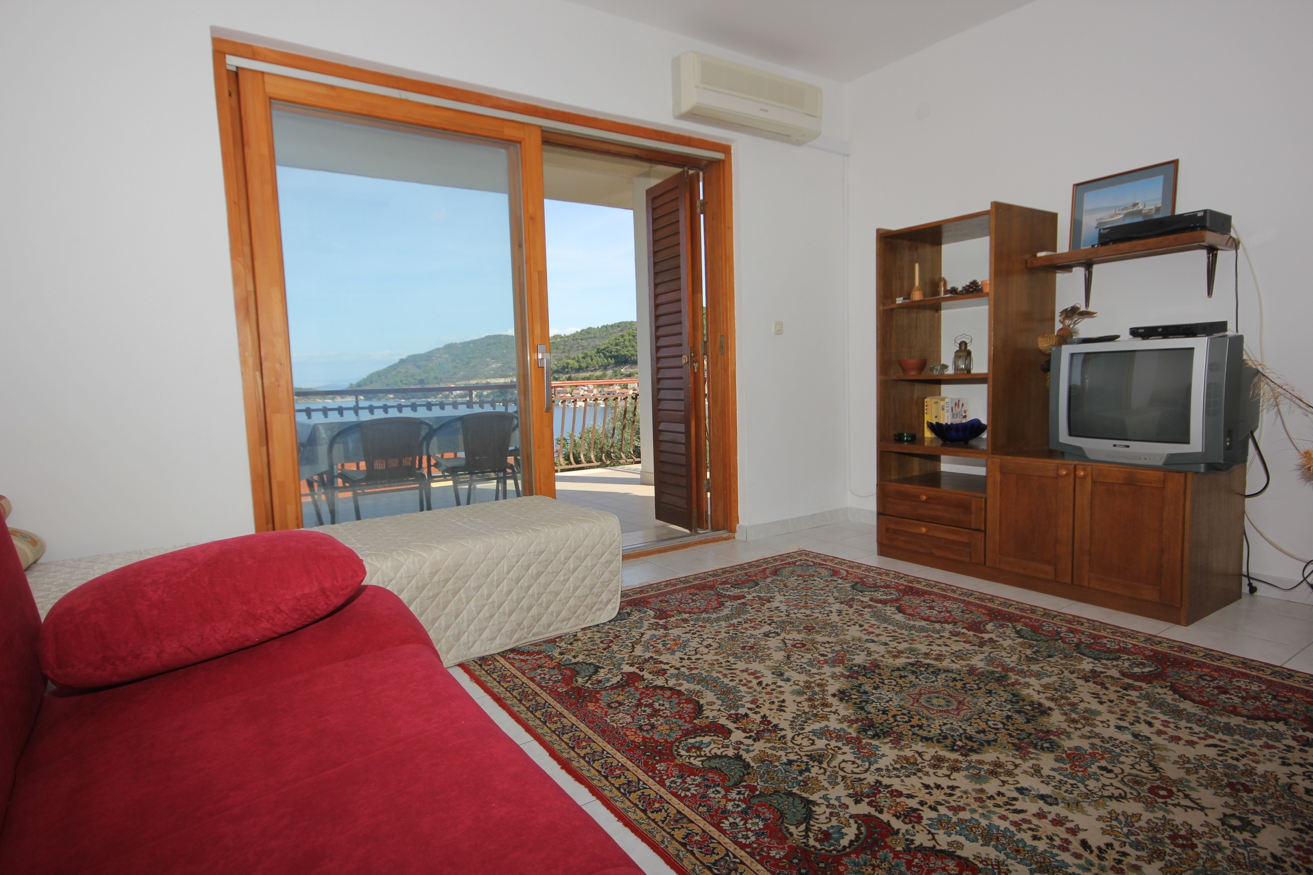 One bedroom apartment with terrace and sea view Vis (A-2470-c) One bedroom apartment with terrace and sea view Vis (A-2470-c)