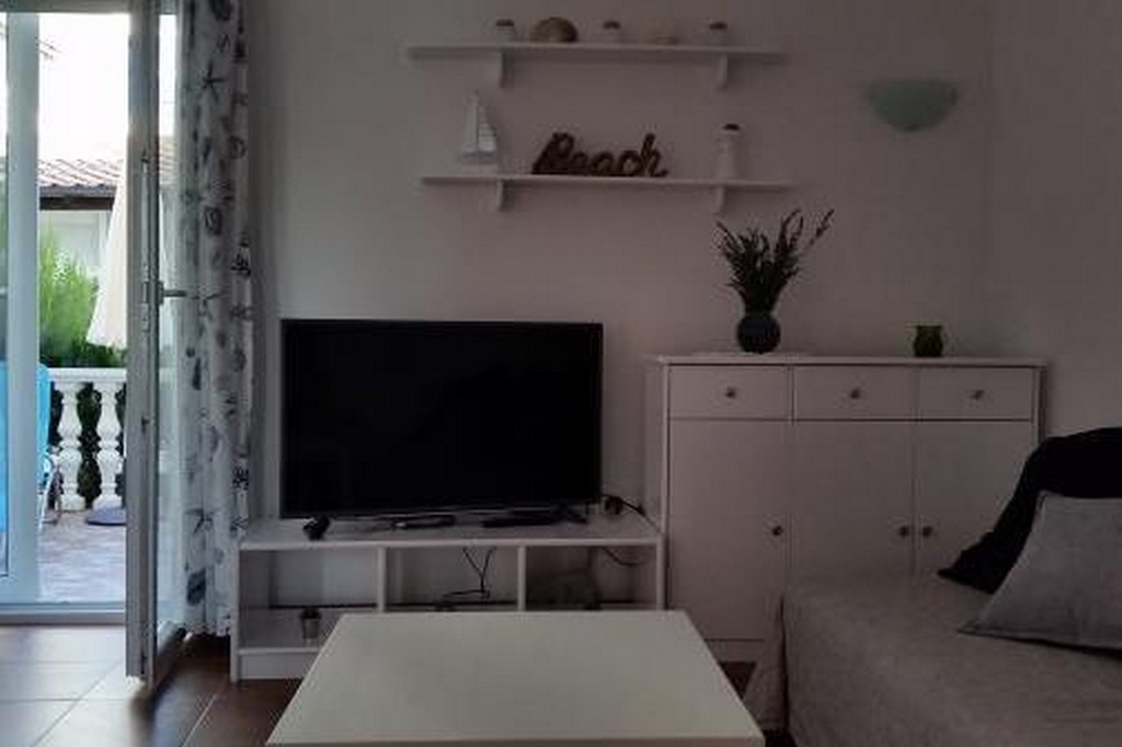 Two bedroom apartment with terrace Sveti Filip i Jakov, Biograd (A-24707-a)