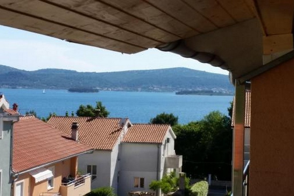 One bedroom apartment with terrace and sea view Sveti Filip i Jakov, Biograd (A-24707-c)