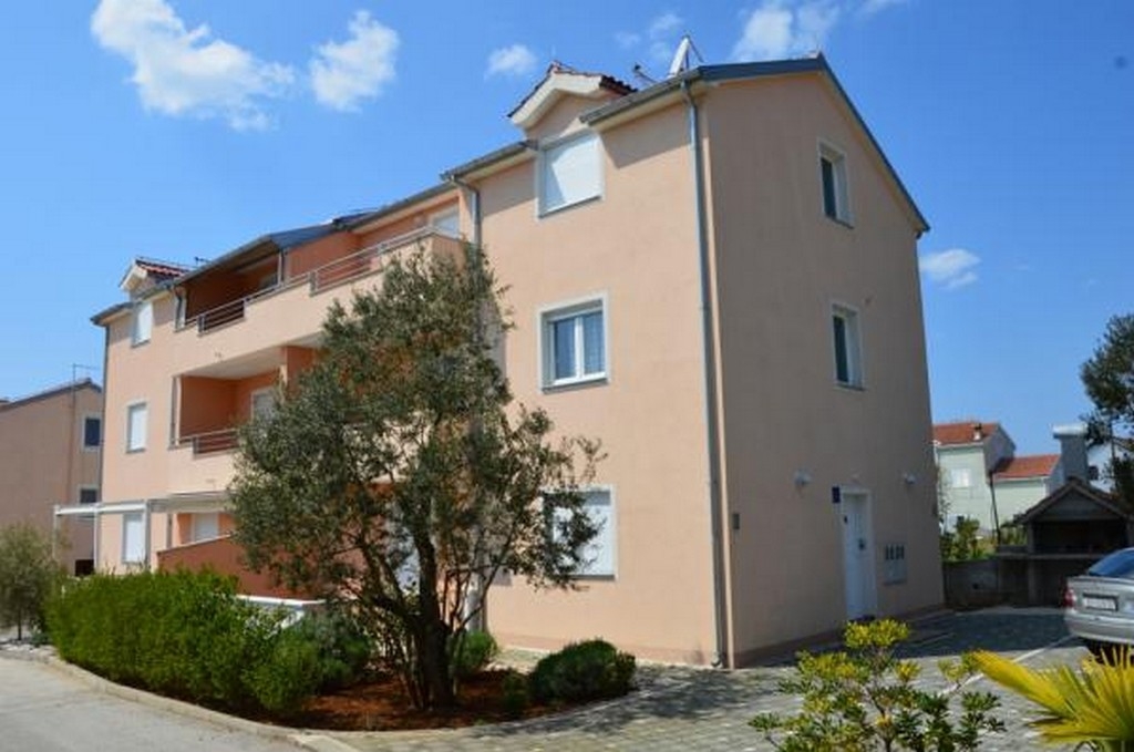 One bedroom apartment with terrace and sea view Sveti Filip i Jakov, Biograd  A-b