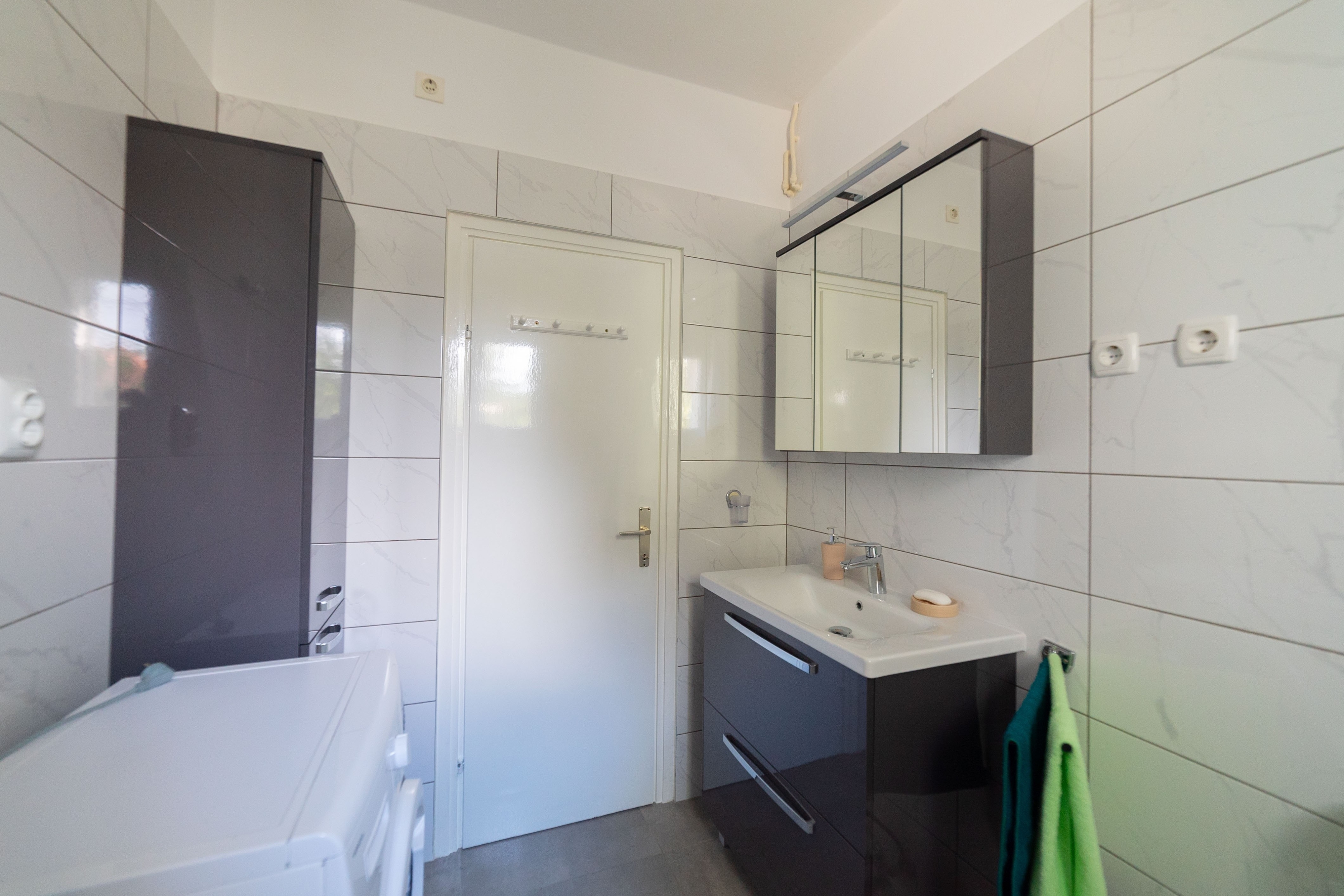 Four-bedroom apartment with terrace Bibinje, Zadar  A-a