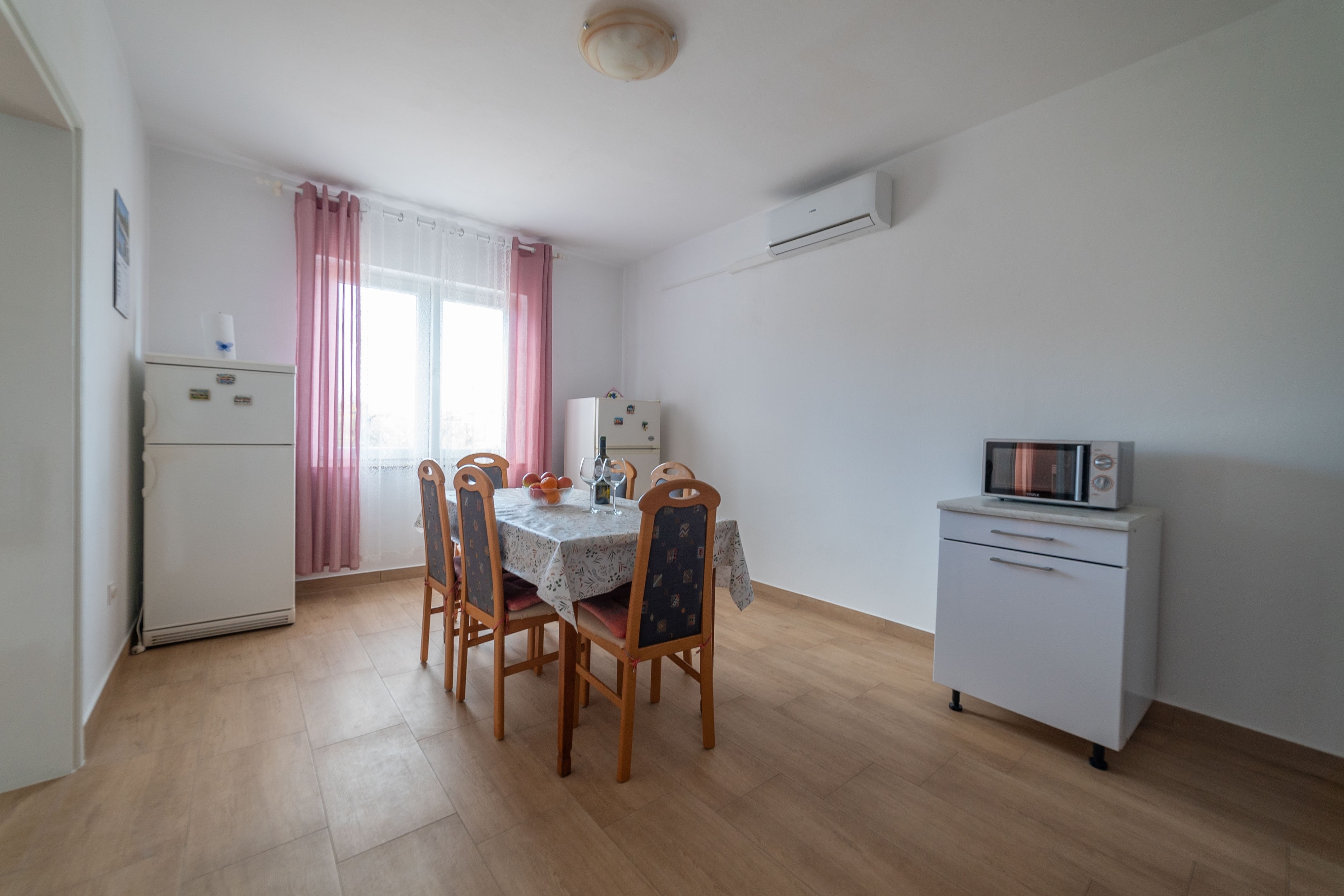Four-bedroom apartment with terrace Bibinje, Zadar  A-a