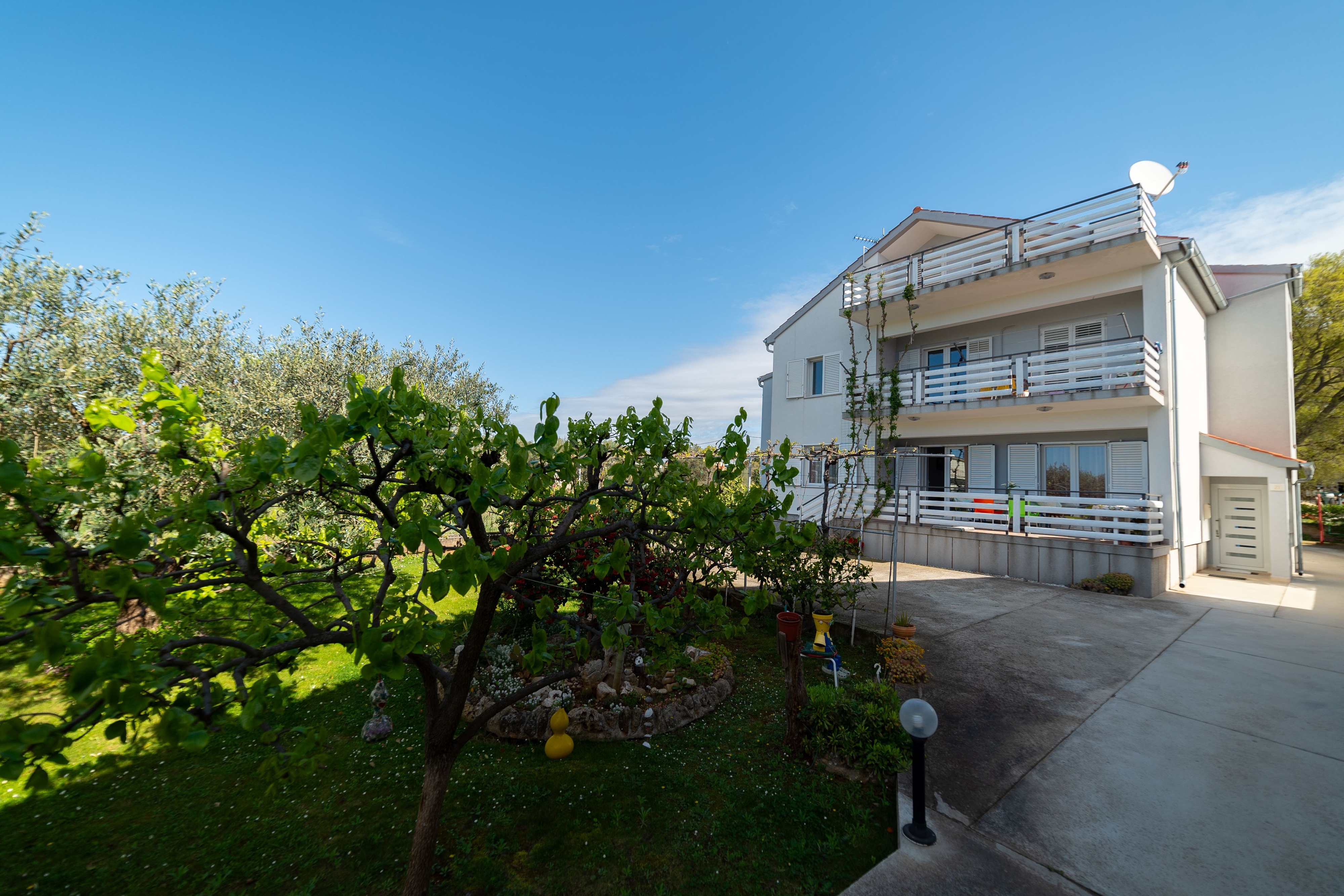 Four-bedroom apartment with terrace Bibinje, Zadar  A-a