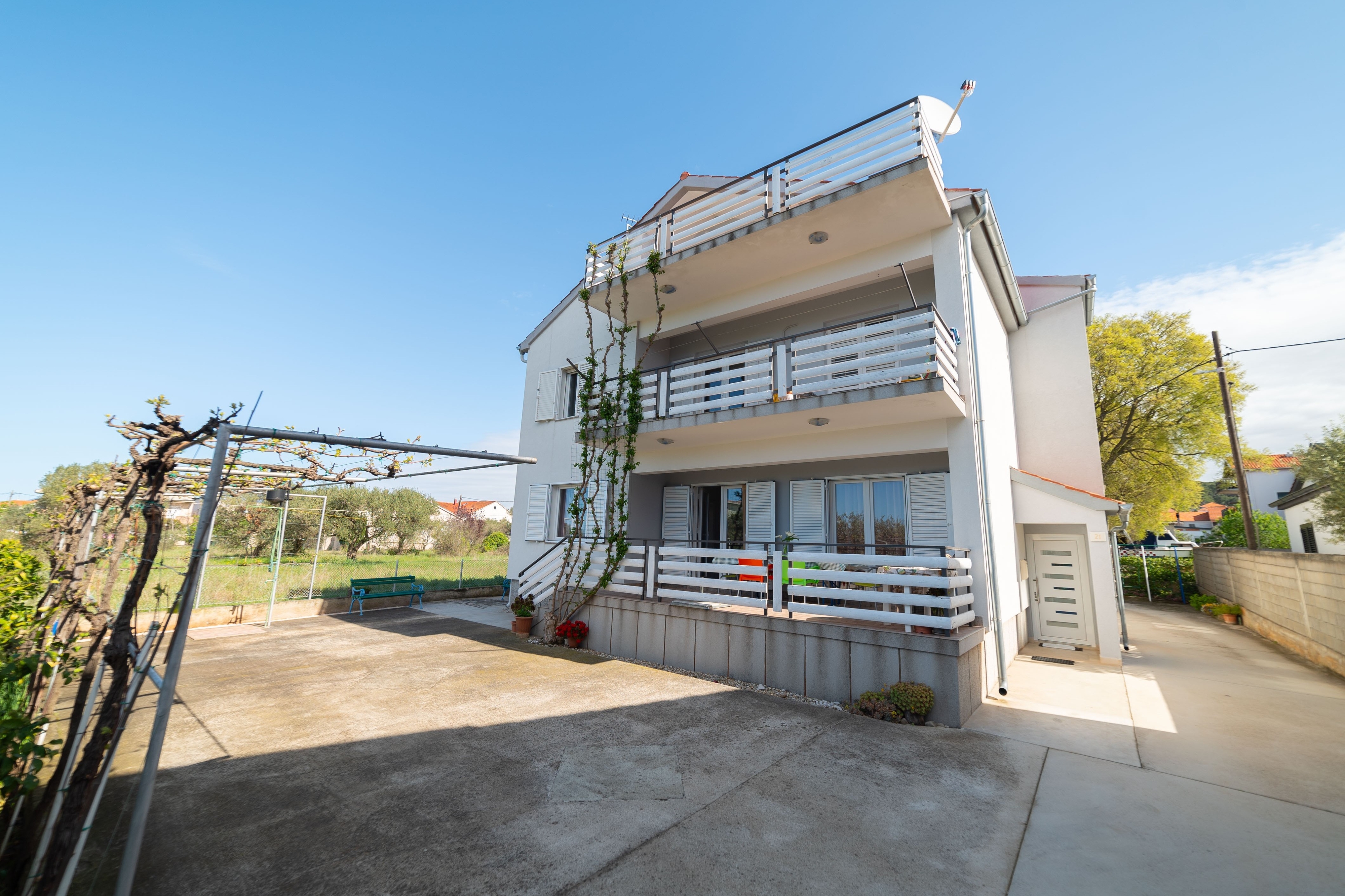 Four-bedroom apartment with terrace Bibinje, Zadar  A-a