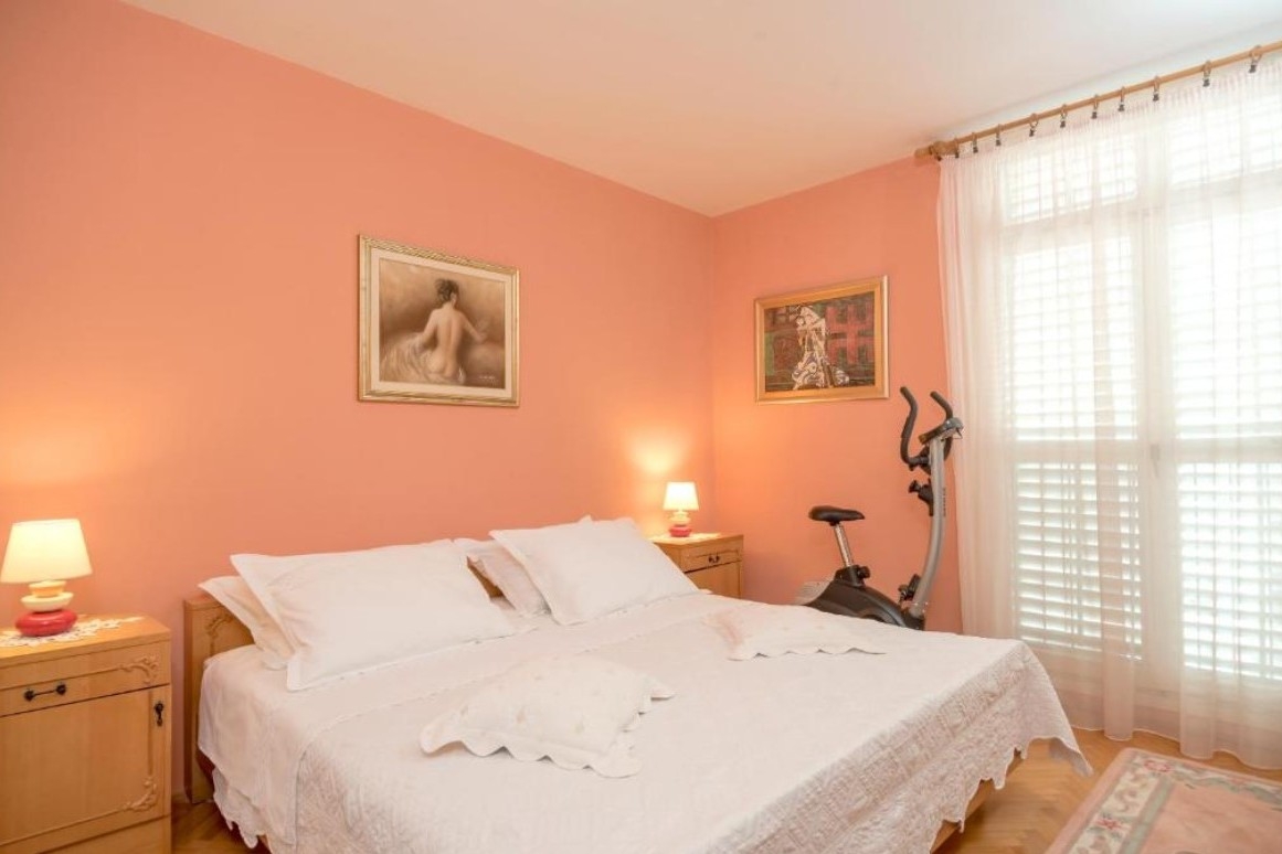 Jednosobni apartman s balkonom i pogledom na more Split  A-a