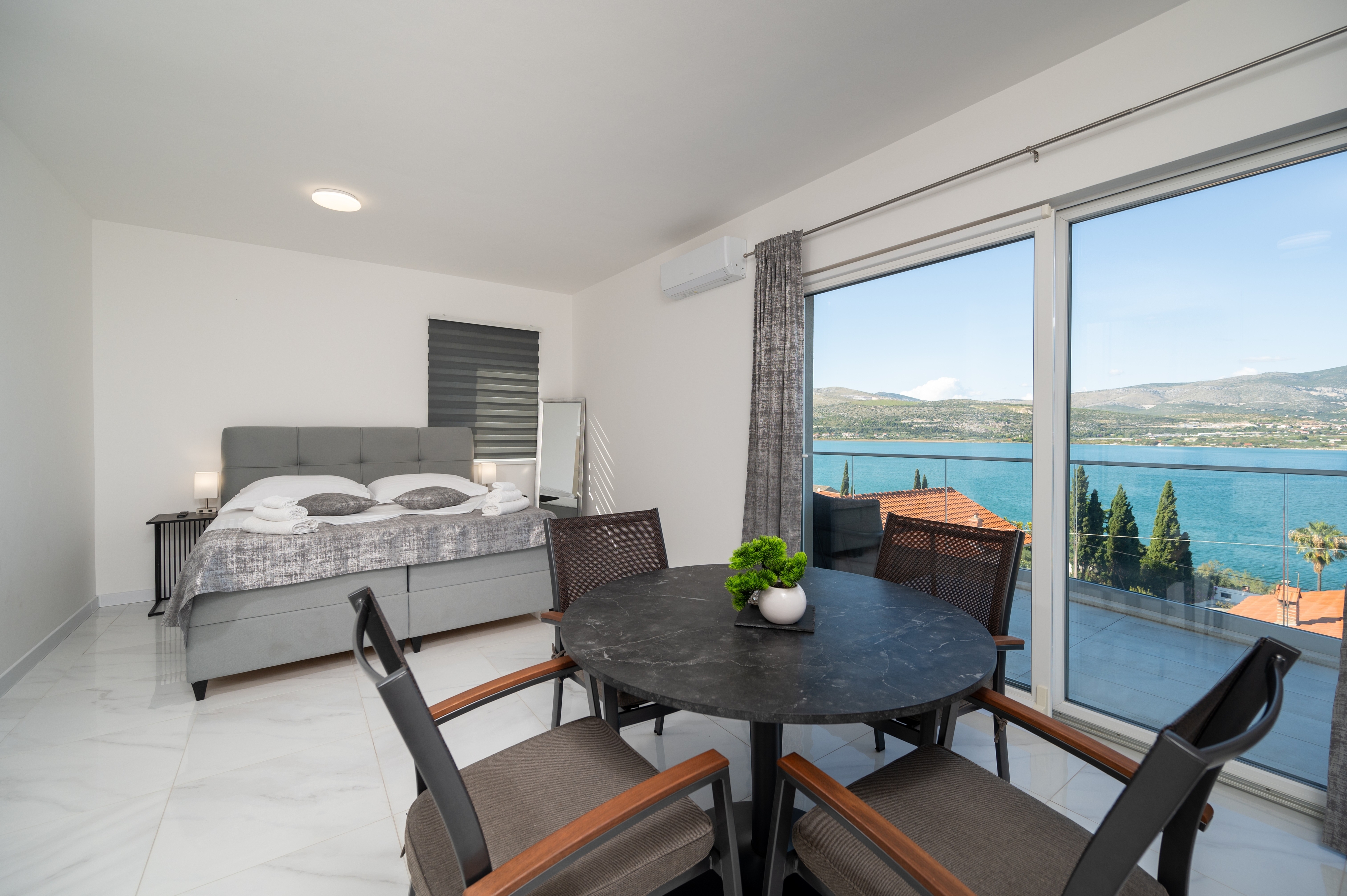 One bedroom apartment with balcony and sea view Mastrinka, Čiovo (A-24727-b)
