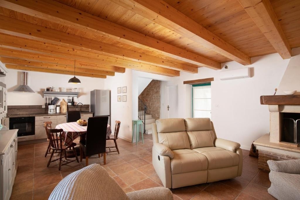 Top Pula Valtura Top Pula Valtura