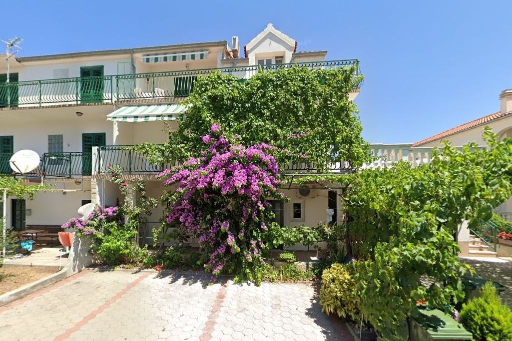 Trosobni apartman s terasom Vodice  A-a