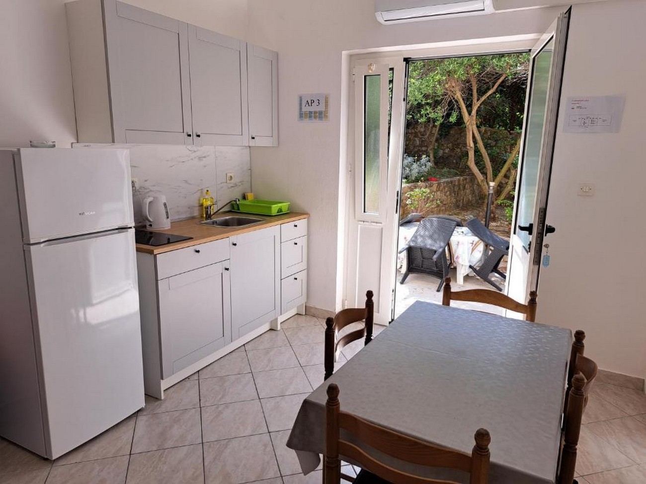 Two bedroom apartment with terrace Pag (A-24758-a)