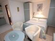 Vis, Bedroom in the studio-apartment, air condition available, (pet friendly) and WiFi.