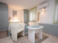 Vis, Living room in the studio-apartment, (pet friendly) and WiFi.