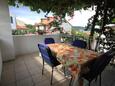 Vis, Terras in the studio-apartment, with a sea view, (pet friendly) en WiFi.